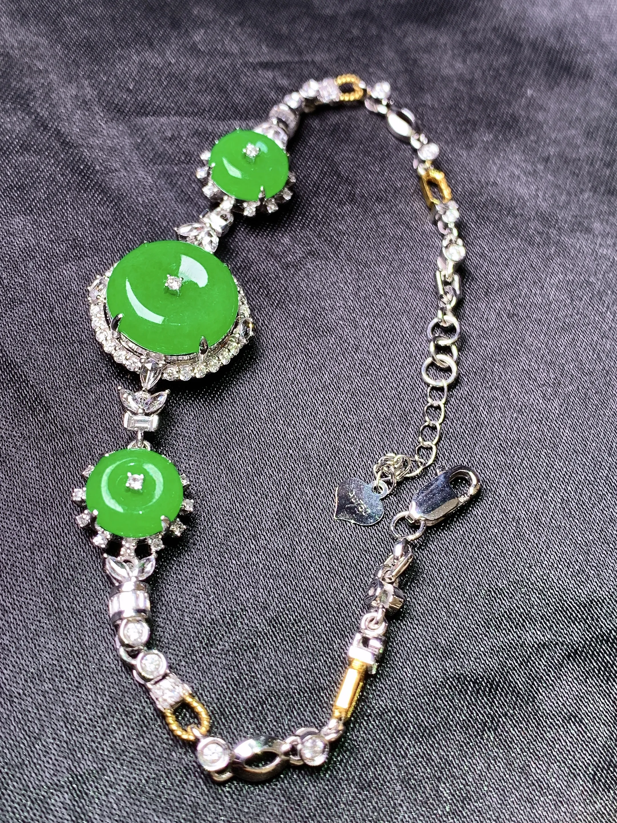 18k金钻镶嵌满绿平安扣手链 玉质细腻 色泽清新艳丽 裸石尺寸12*3