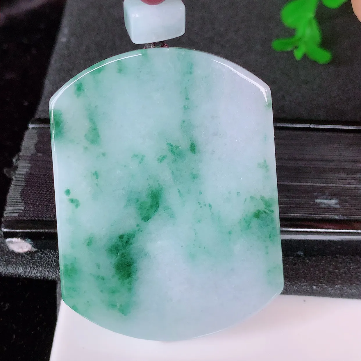 自然光实拍，冰润飘花翡翠平安无事牌吊坠，平平安安，无事牌翠色灵动，佩戴平安时尚！#46.29