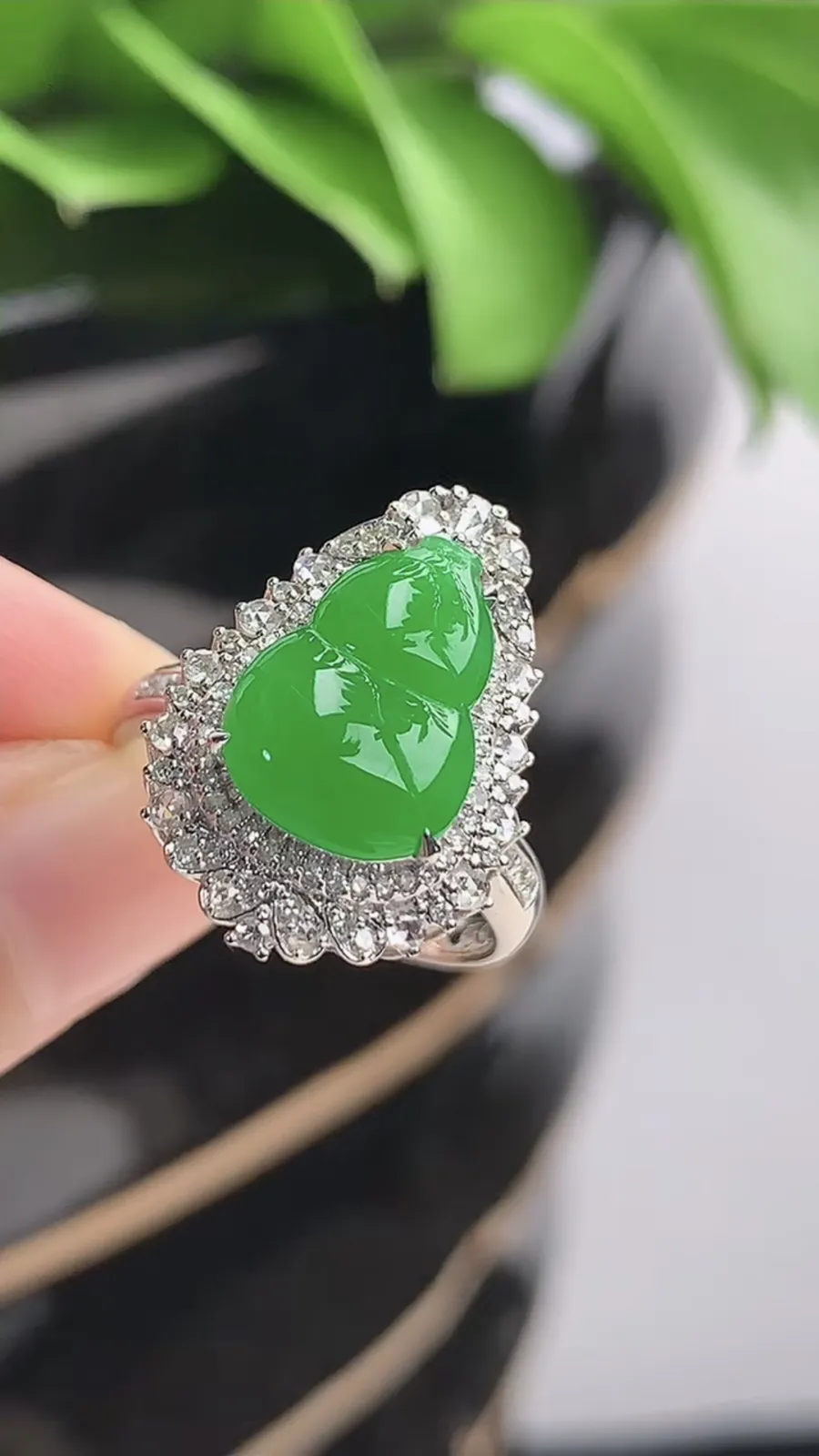 a货翡翠老坑冰种18K金伴钻镶嵌阳绿葫芦戒指吊坠两用款 圈口17.4裸石尺寸12×9mm 重量5.6