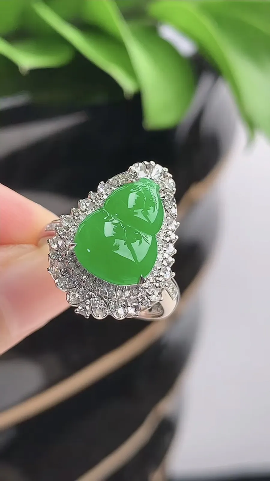 a货翡翠老坑冰种18K金伴钻镶嵌阳绿葫芦戒指吊坠两用款 圈口17.4裸石尺寸12×9mm 重量5.64g 1202