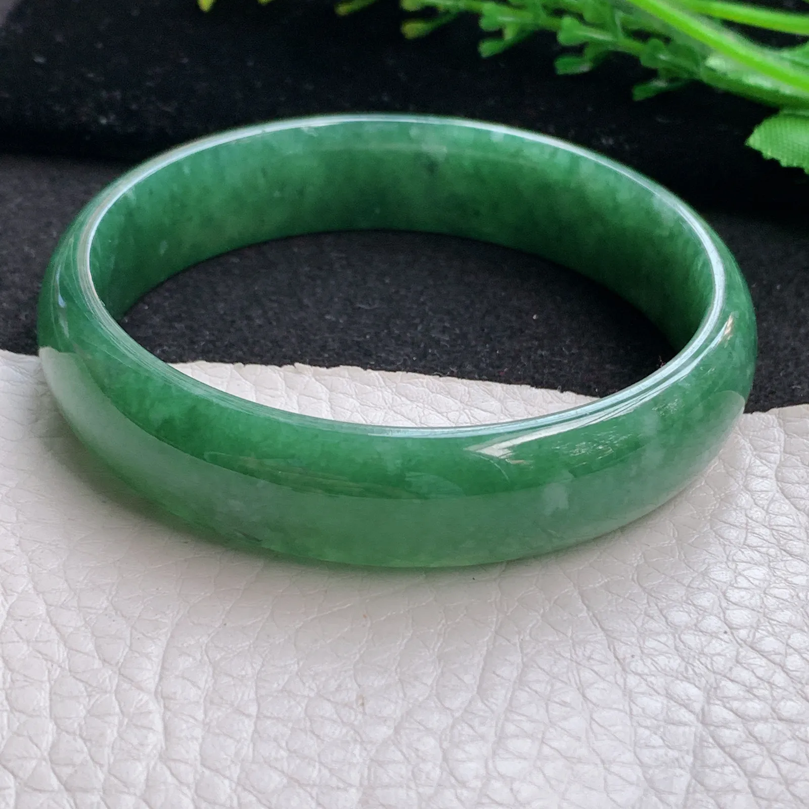 n自然光59*14*6.2平安镯 缅甸翡翠a货玉手镯满绿宽边玉手环