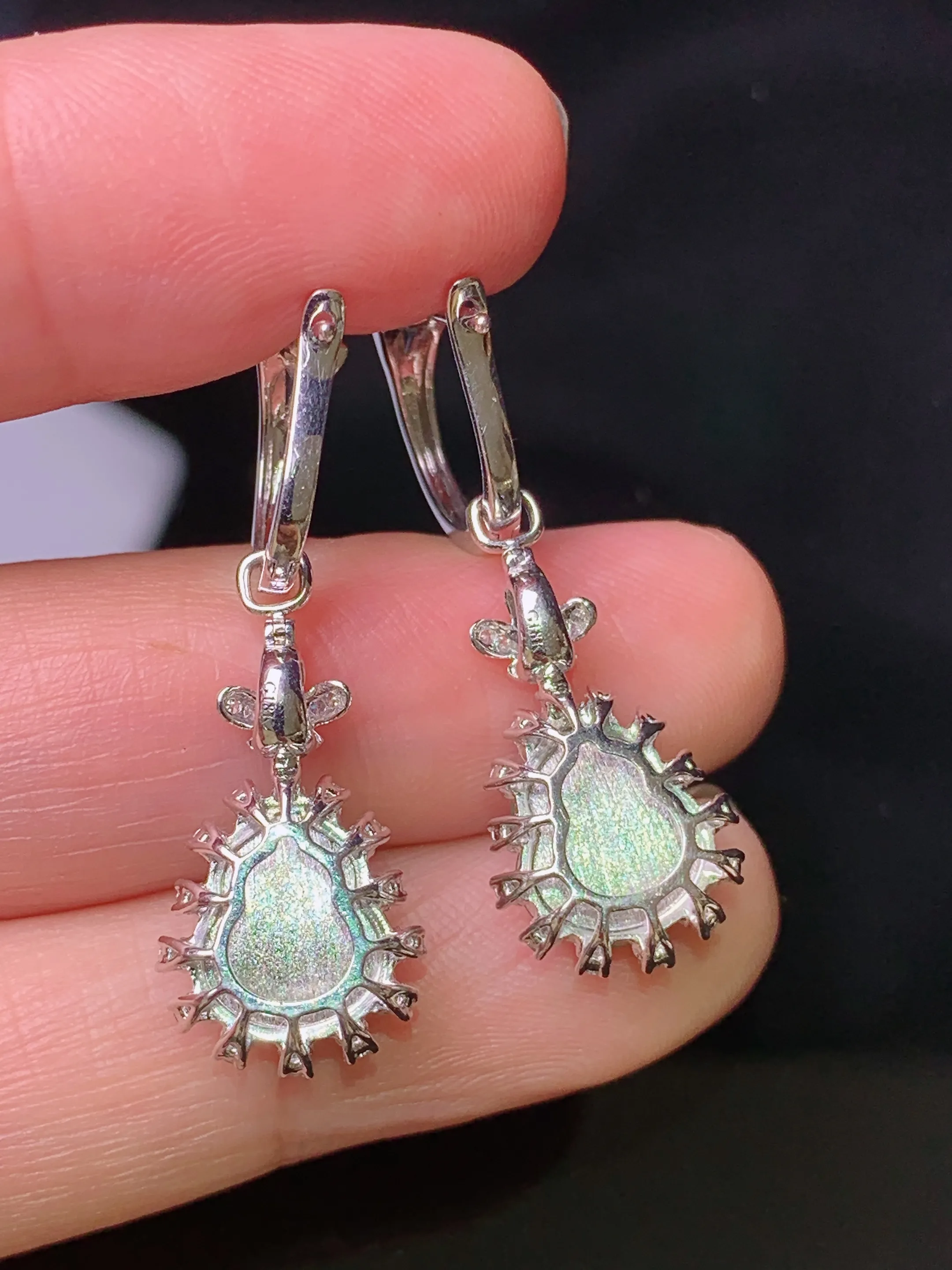 18k金钻镶嵌翠绿葫芦耳坠 玉质细腻 色泽清新艳丽  整体尺寸31*11*7.2