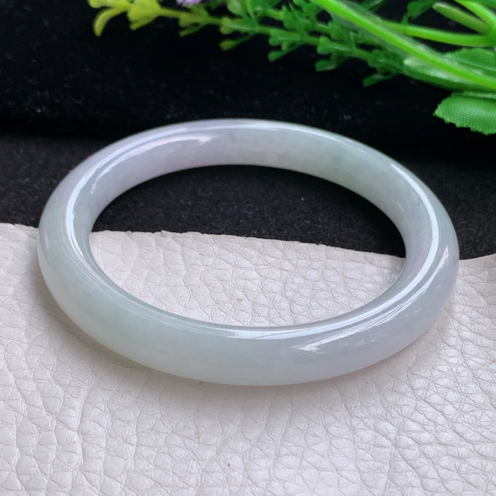 n自然光54*8.5*8.7叮当镯 缅甸翡翠a货玉手镯淡雅圆条玉手环