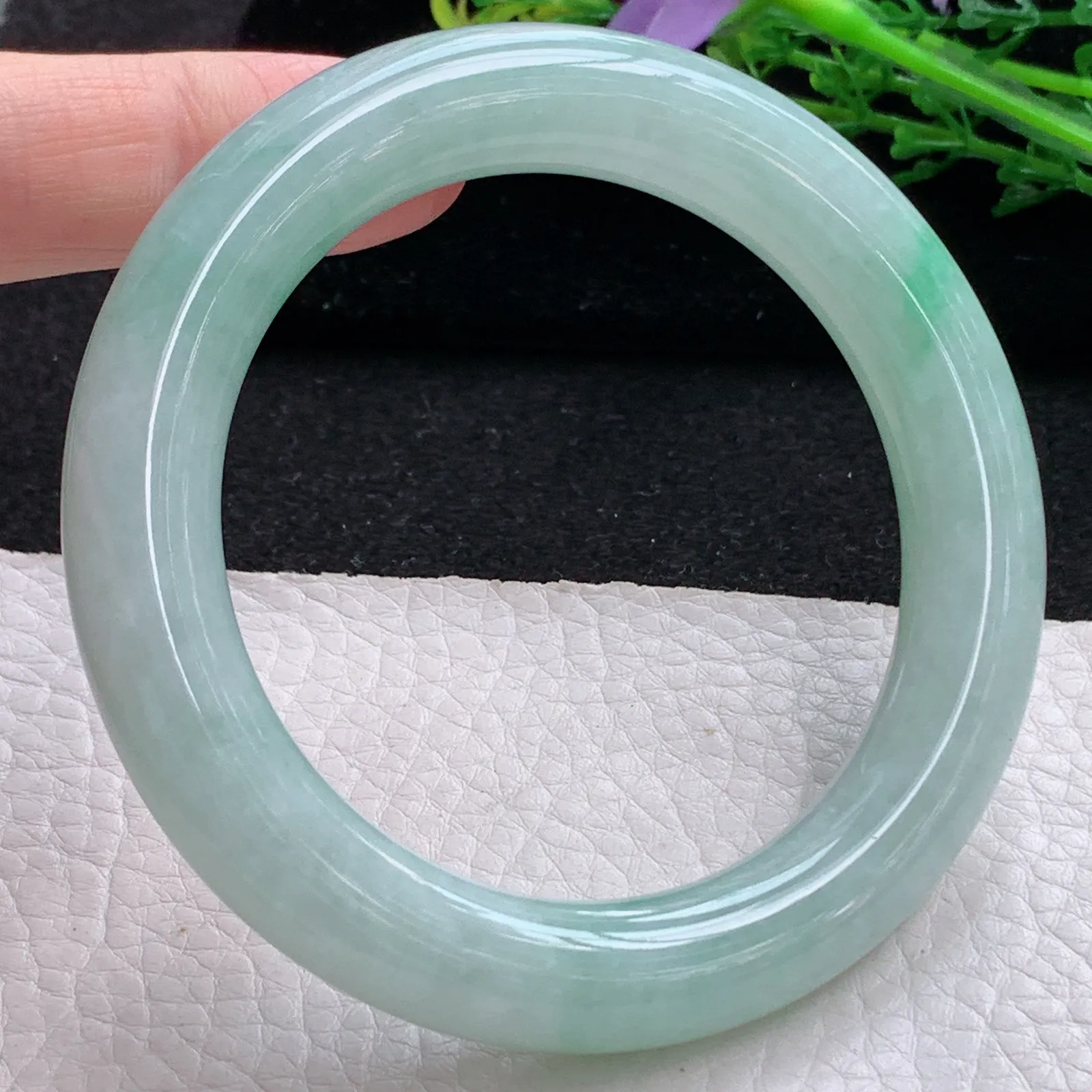 n自然光56.5*11.2*11.3胖圆镯 缅甸翡翠a货玉手镯清新圆条玉手环