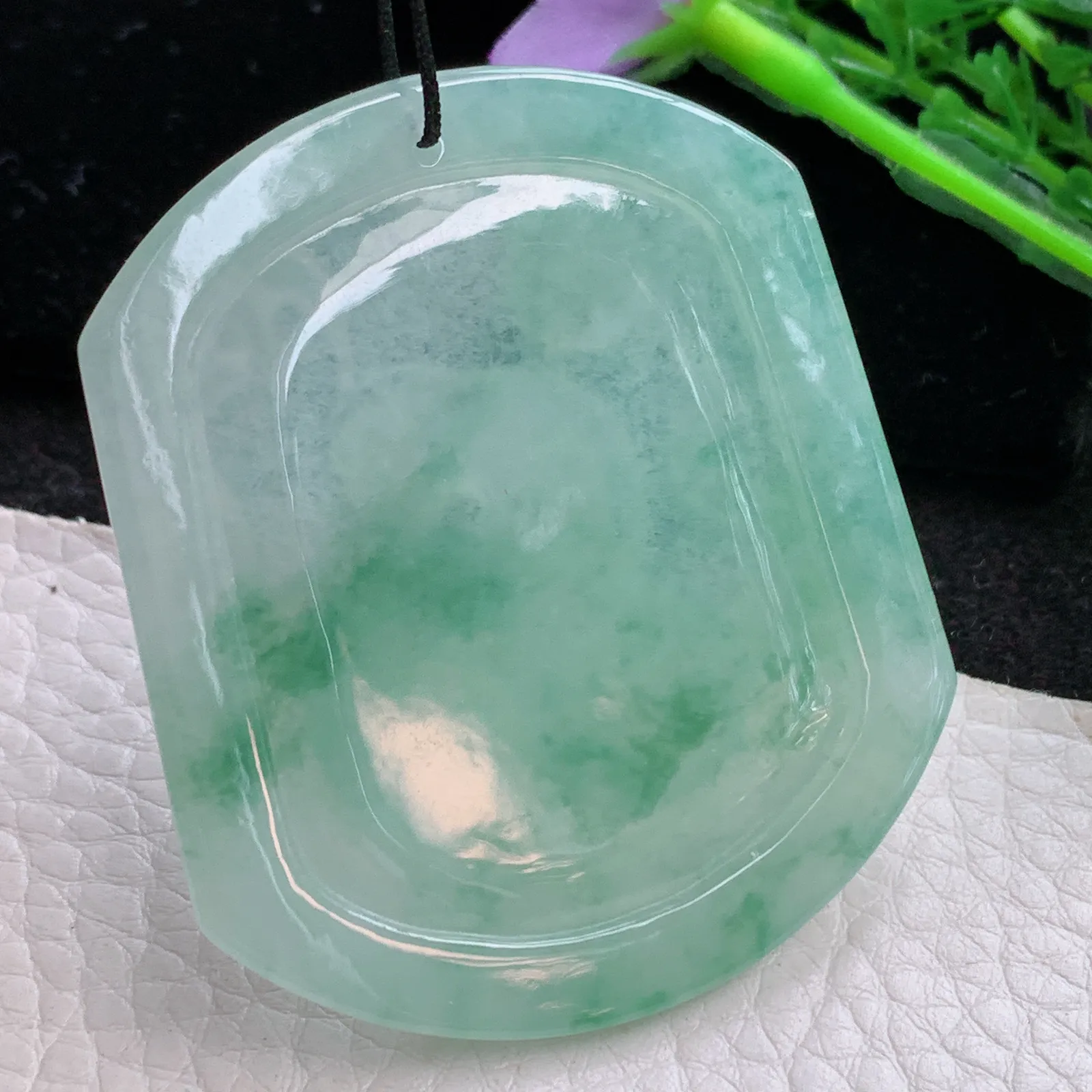 kh自然光54*46*4.5天然缅甸翡翠飘绿花腰缠万贯 年肖蛇玉吊坠 毛衣坠