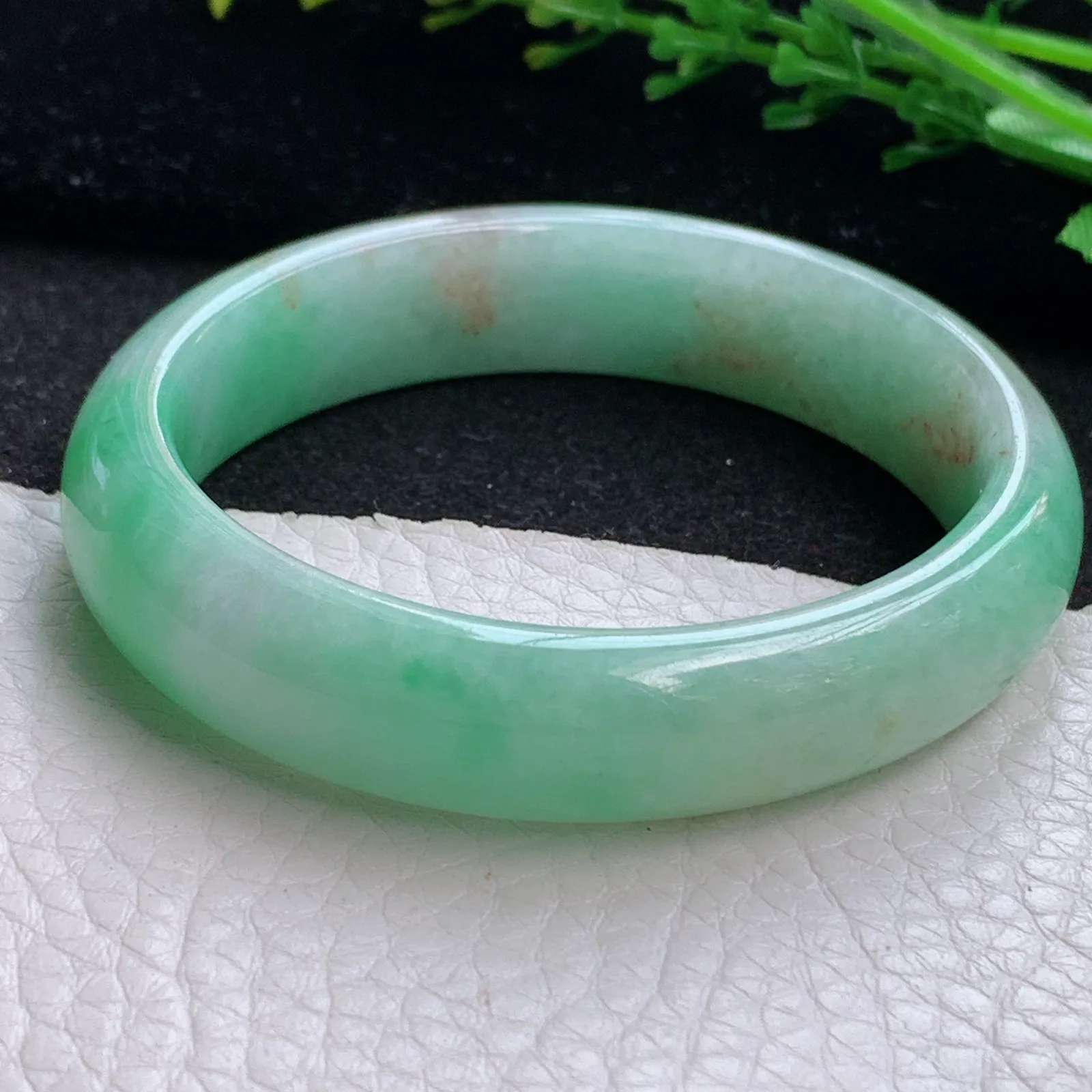 n自然光55*49*12.5*7贵妃镯 缅甸翡翠a货玉手镯三彩宽边玉手环