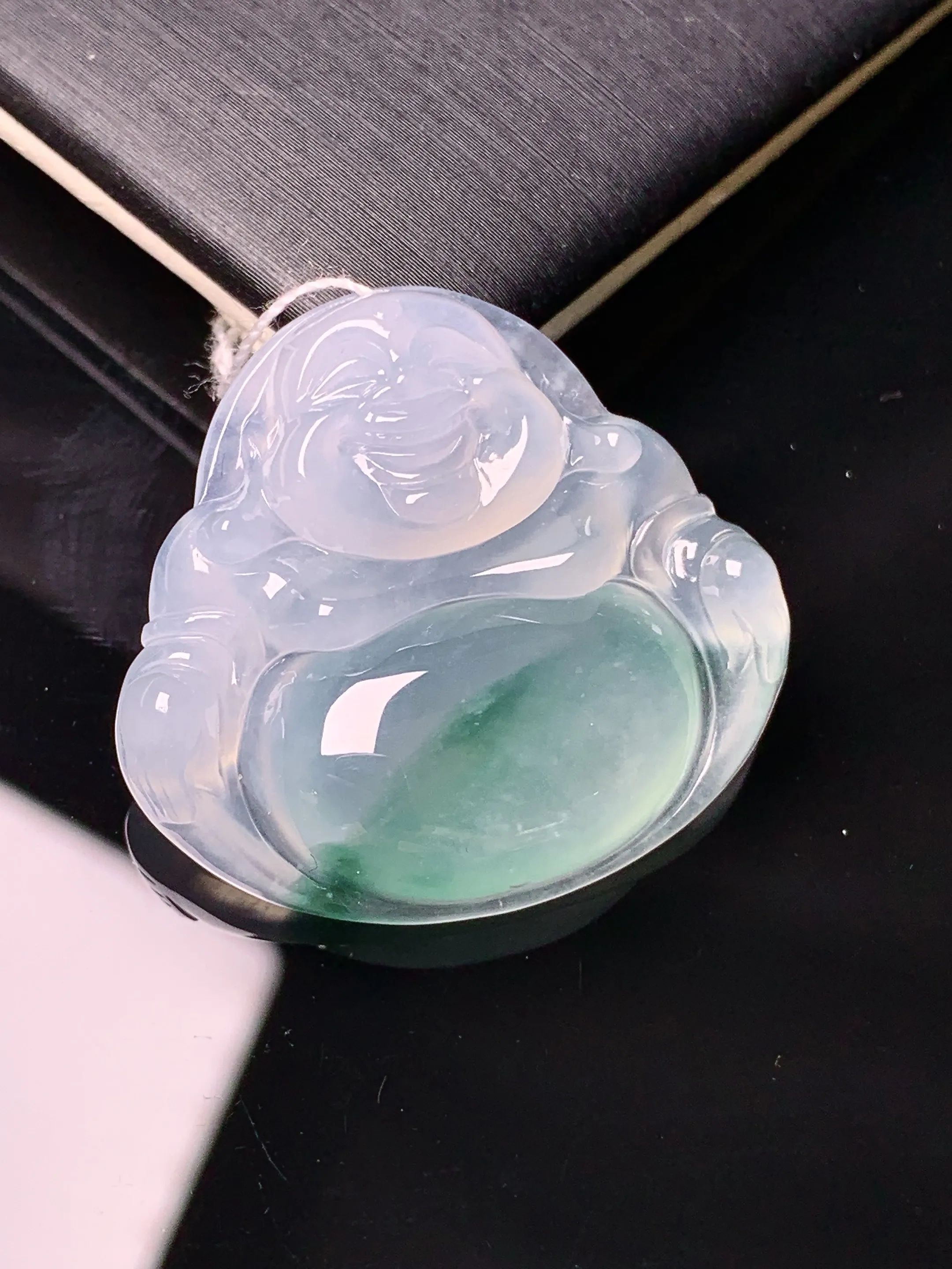 冰种飘绿佛公吊坠 玉质细腻 色泽清新艳丽  整体尺寸28.2*30.5*6.6