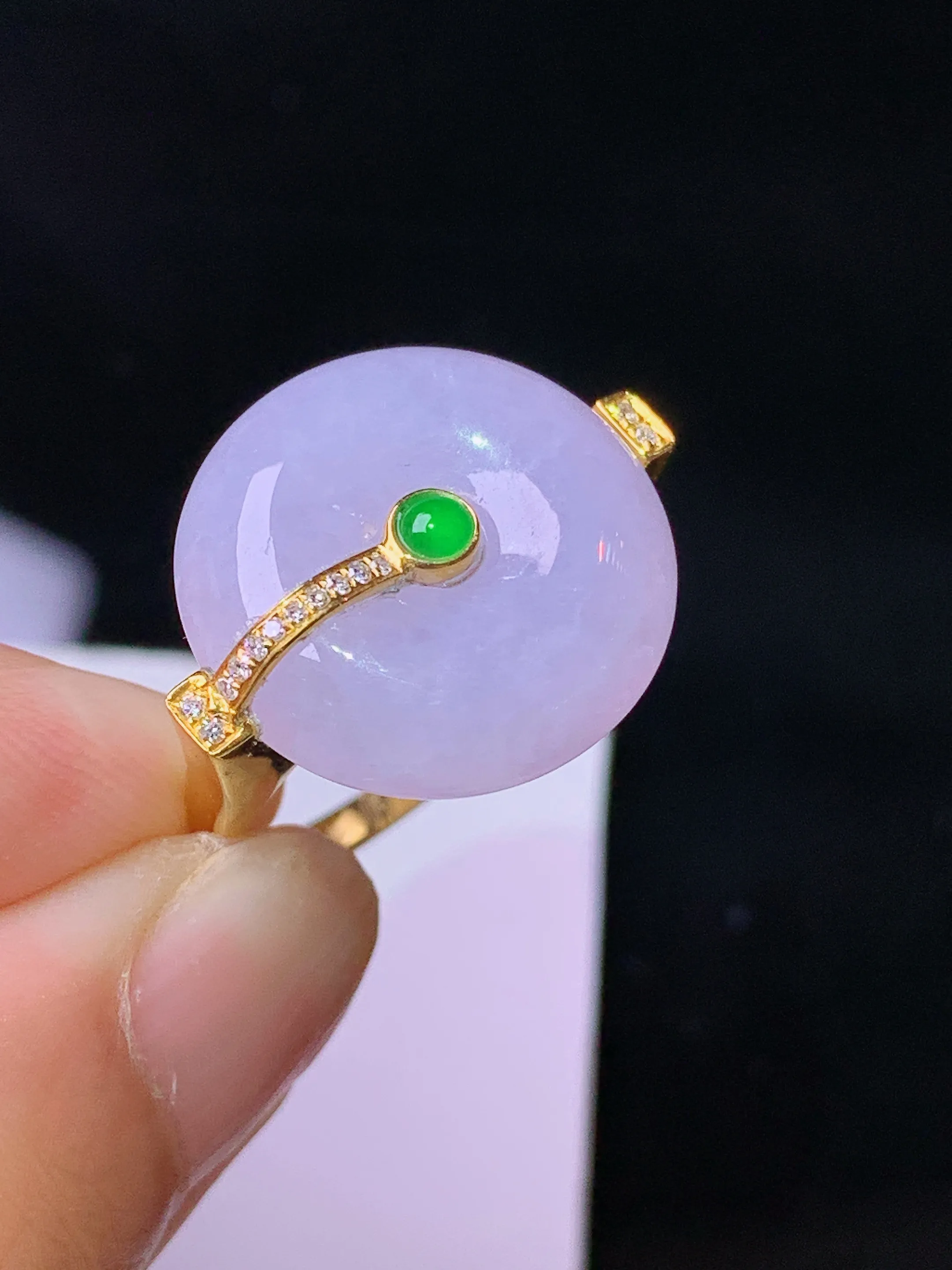 18k金钻镶嵌紫罗兰戒指 玉质细腻 色泽清新艳丽 圈口12.5 整体尺寸16.3*5.8