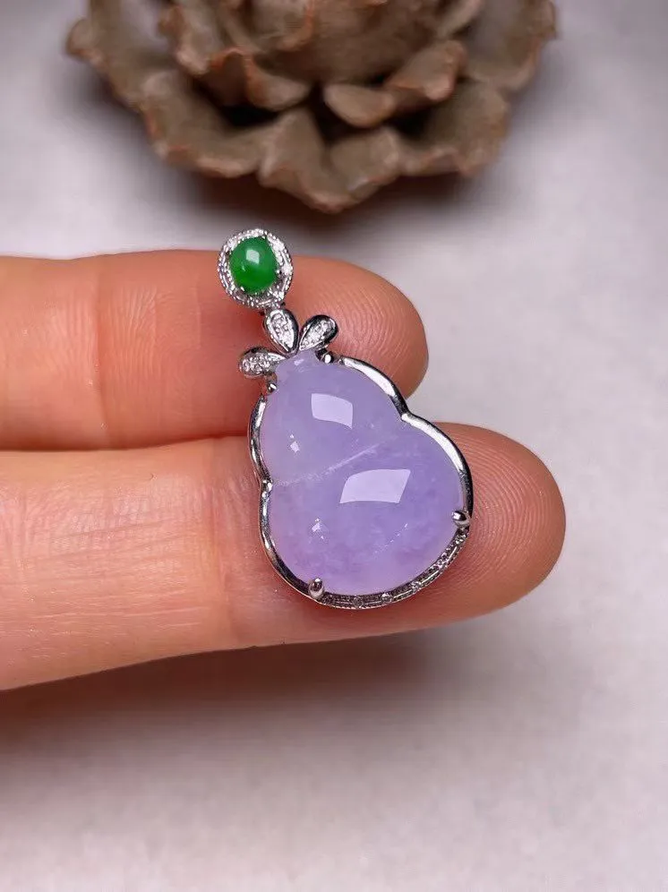 冰糯种紫罗兰葫芦吊坠、真金真钻镶嵌，种水好，玉质细腻 .裸石尺寸 16.0*12.6