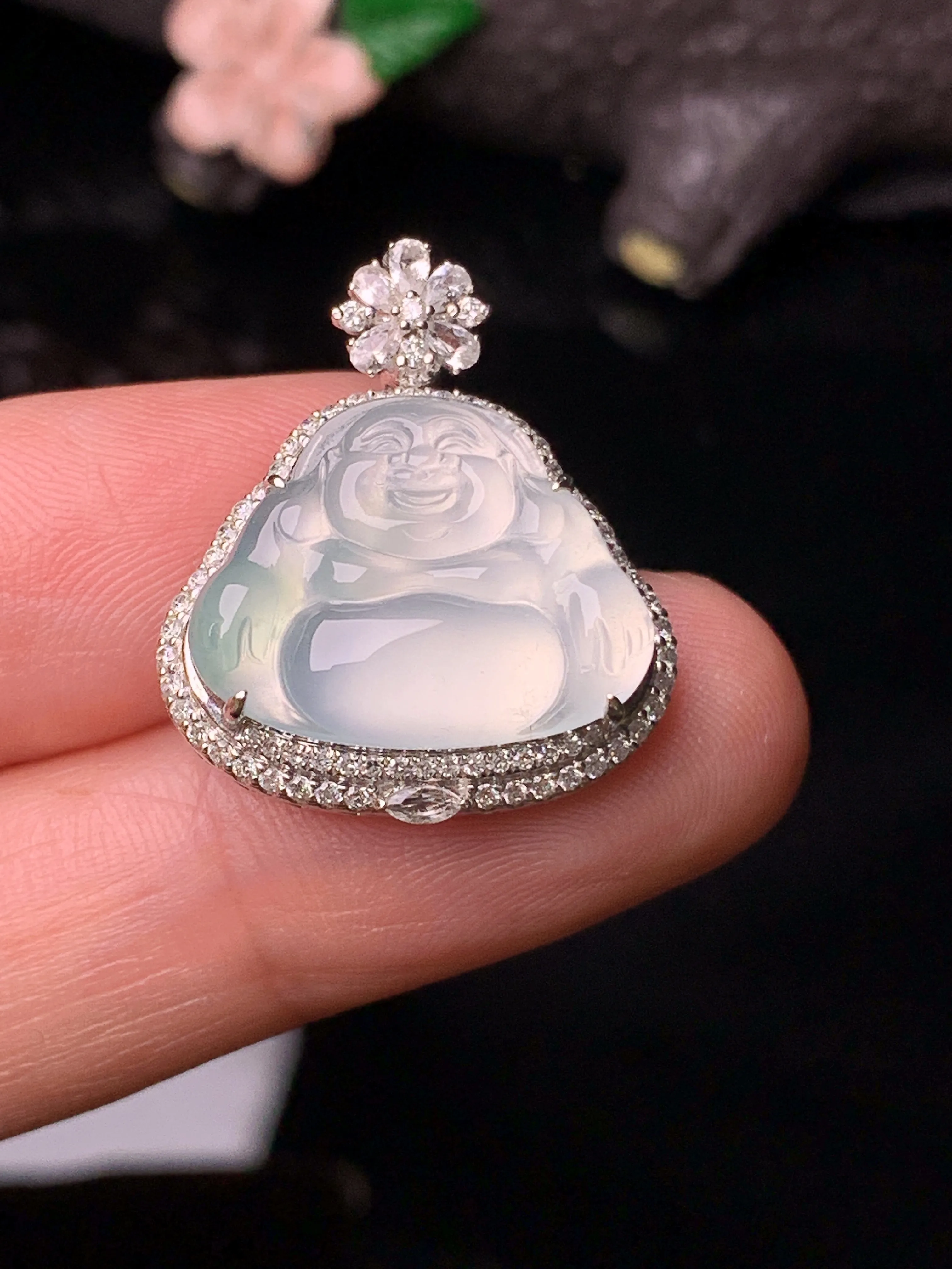 18k金钻镶嵌冰种佛公吊坠 玉质细腻 色泽清新艳丽  整体尺寸23.5*20*9.2