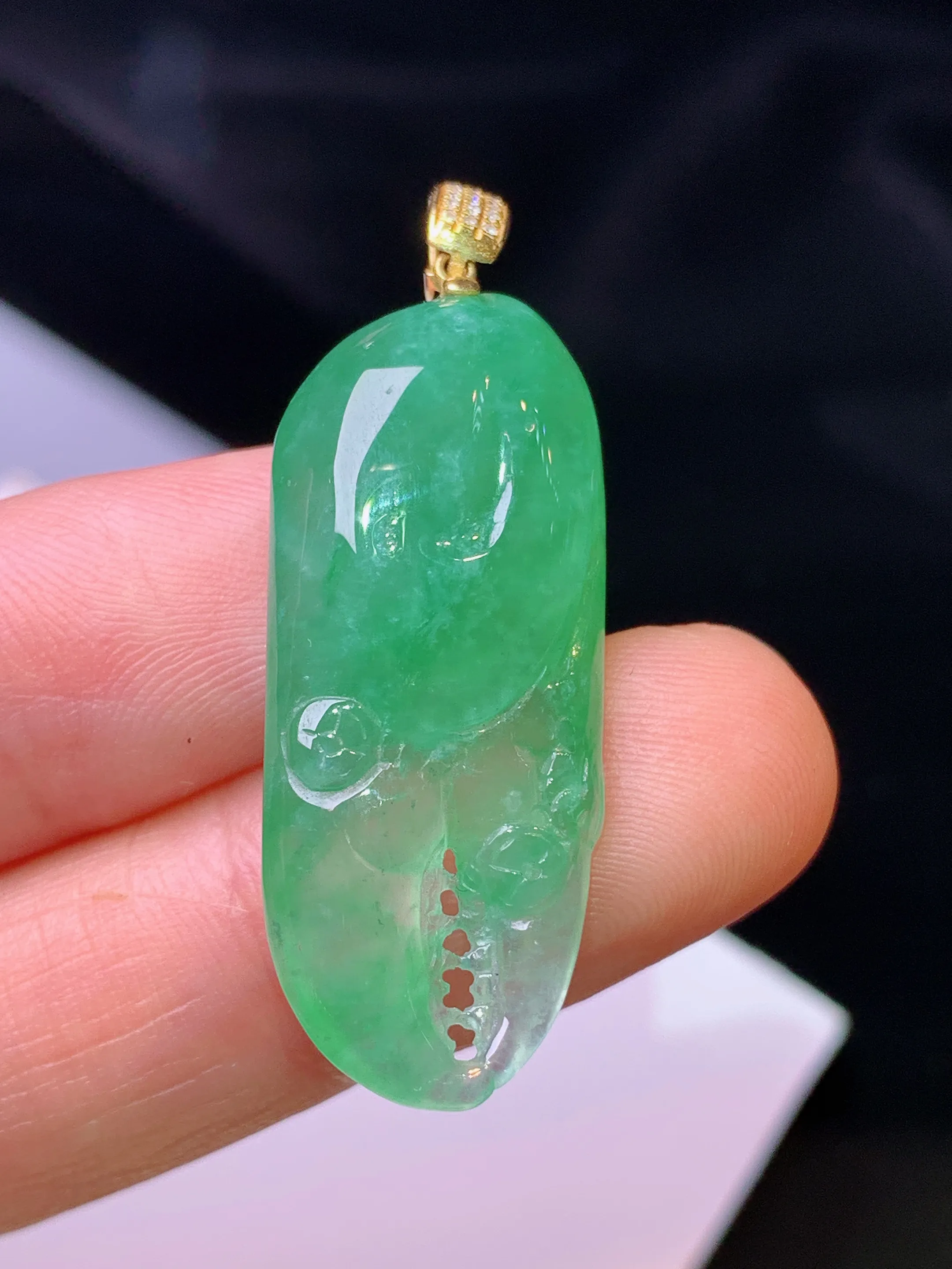 18k金钻镶嵌翠绿蟹钳吊坠 玉质细腻 色泽清新艳丽  整体尺寸39.3*13.5*8