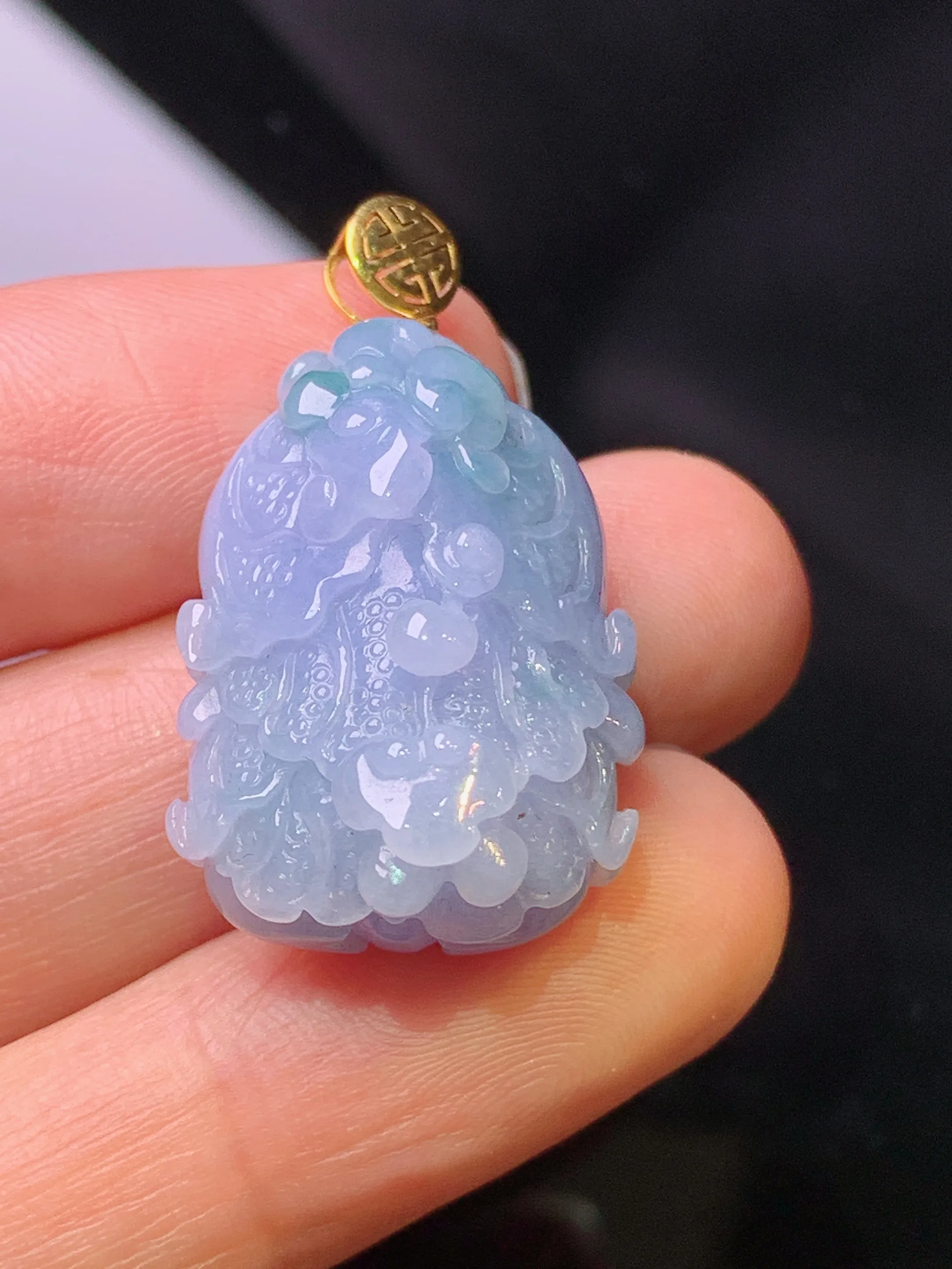 18k金镶嵌紫罗兰白菜吊坠 玉质细腻 色泽清新艳丽  整体尺寸32.5*17.6*12.5