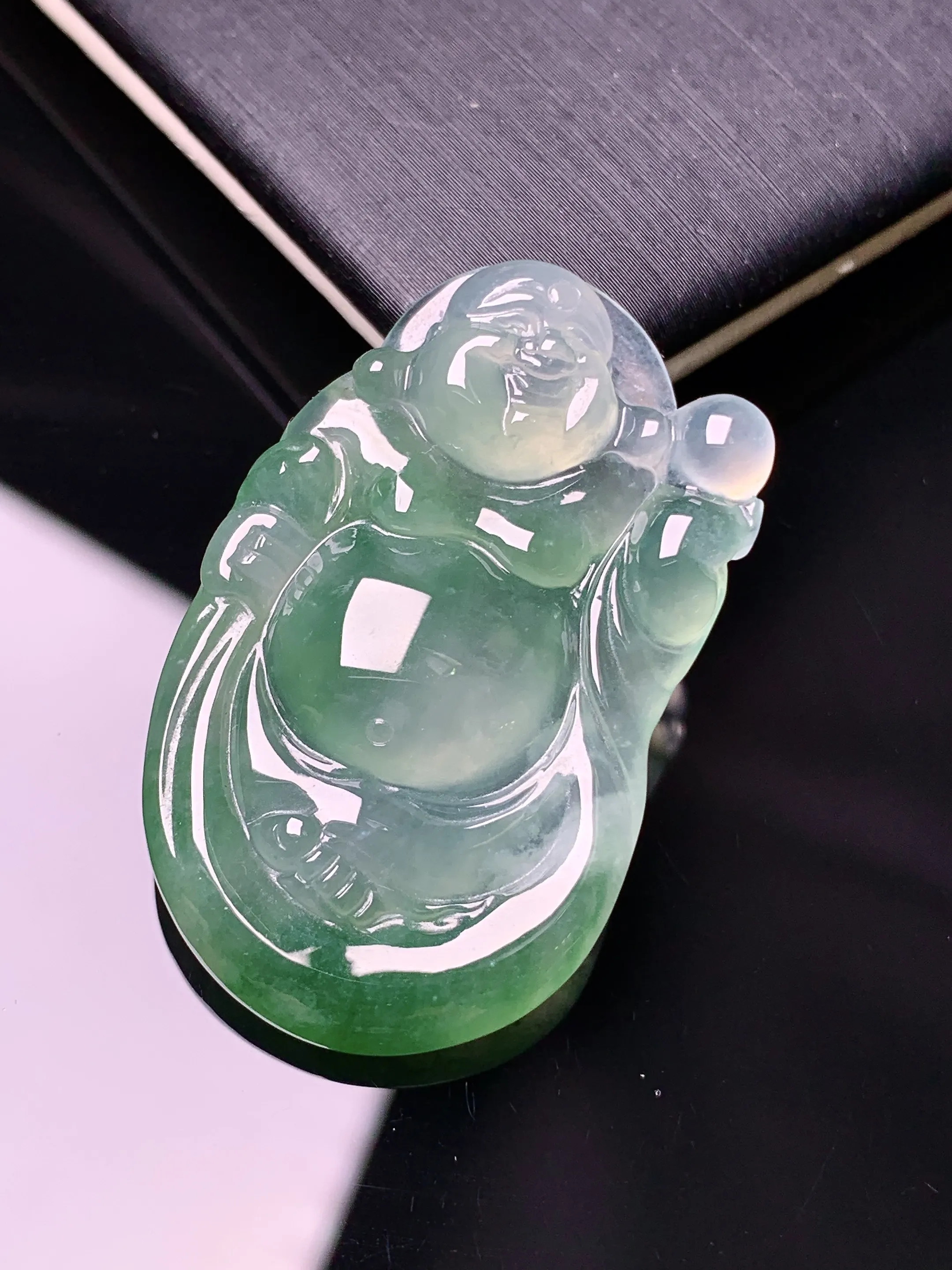 冰种佛公吊坠 玉质细腻 色泽清新艳丽  整体尺寸36.8*22.6*5.5