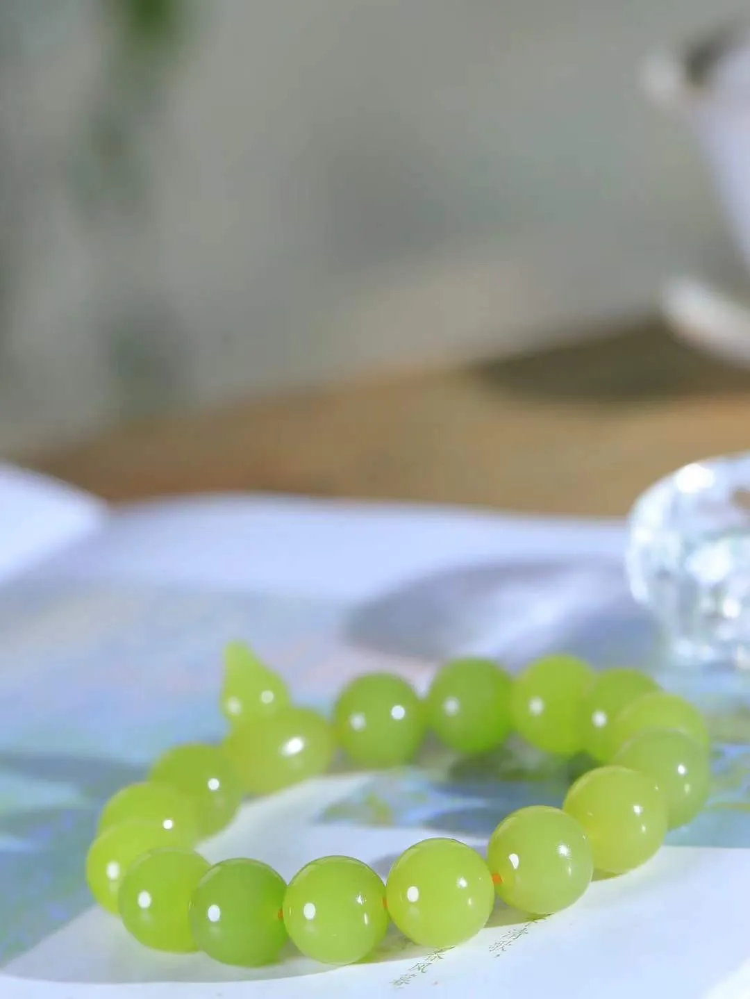 【珠圆玉润.手串】

精品和田玉黄口珠圆玉润手串 玉质温润细腻  整串打磨圆润，佩戴舒适。珠珠落玉盘，间关莺语花底滑，一生美好时光，无论身在何处，都有它相伴相守。事事顺遂，幸福美满，吉祥如意。重56.79克 尺寸取一12.5mm  FD L-791200268