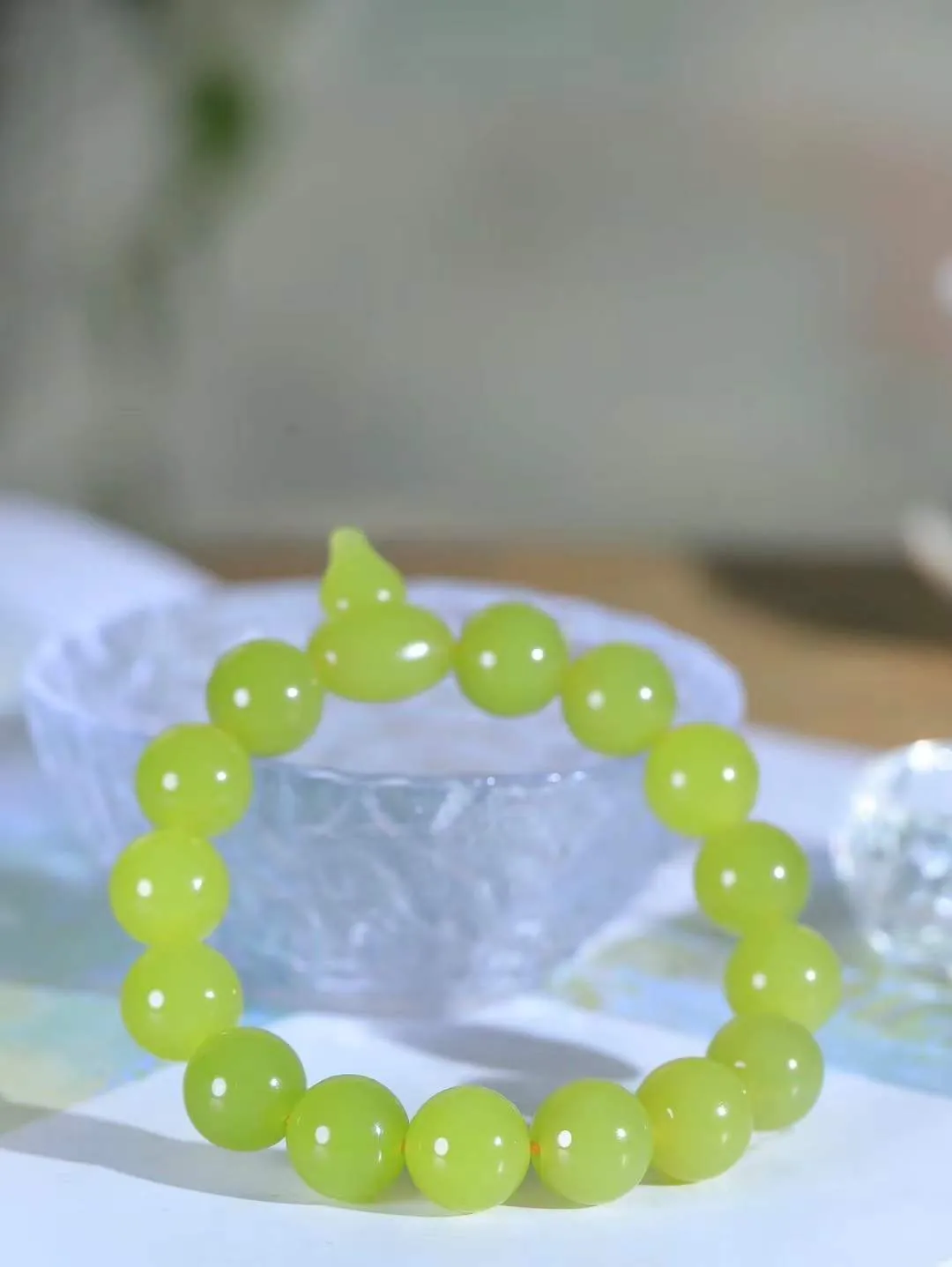 【珠圆玉润.手串】

精品和田玉黄口珠圆玉润手串 玉质温润细腻  整串打磨圆润，佩戴舒适。珠珠落玉盘，间关莺语花底滑，一生美好时光，无论身在何处，都有它相伴相守。事事顺遂，幸福美满，吉祥如意。重56.79克 尺寸取一12.5mm  FD L-791200268