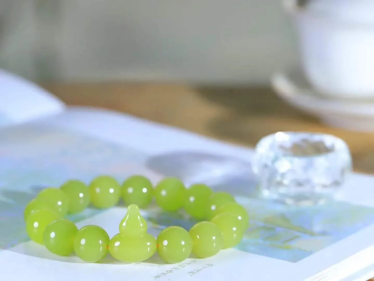 【珠圆玉润.手串】

精品和田玉黄口珠圆玉润手串 玉质温润细腻  整串打磨圆润，佩戴舒适。珠珠落玉盘