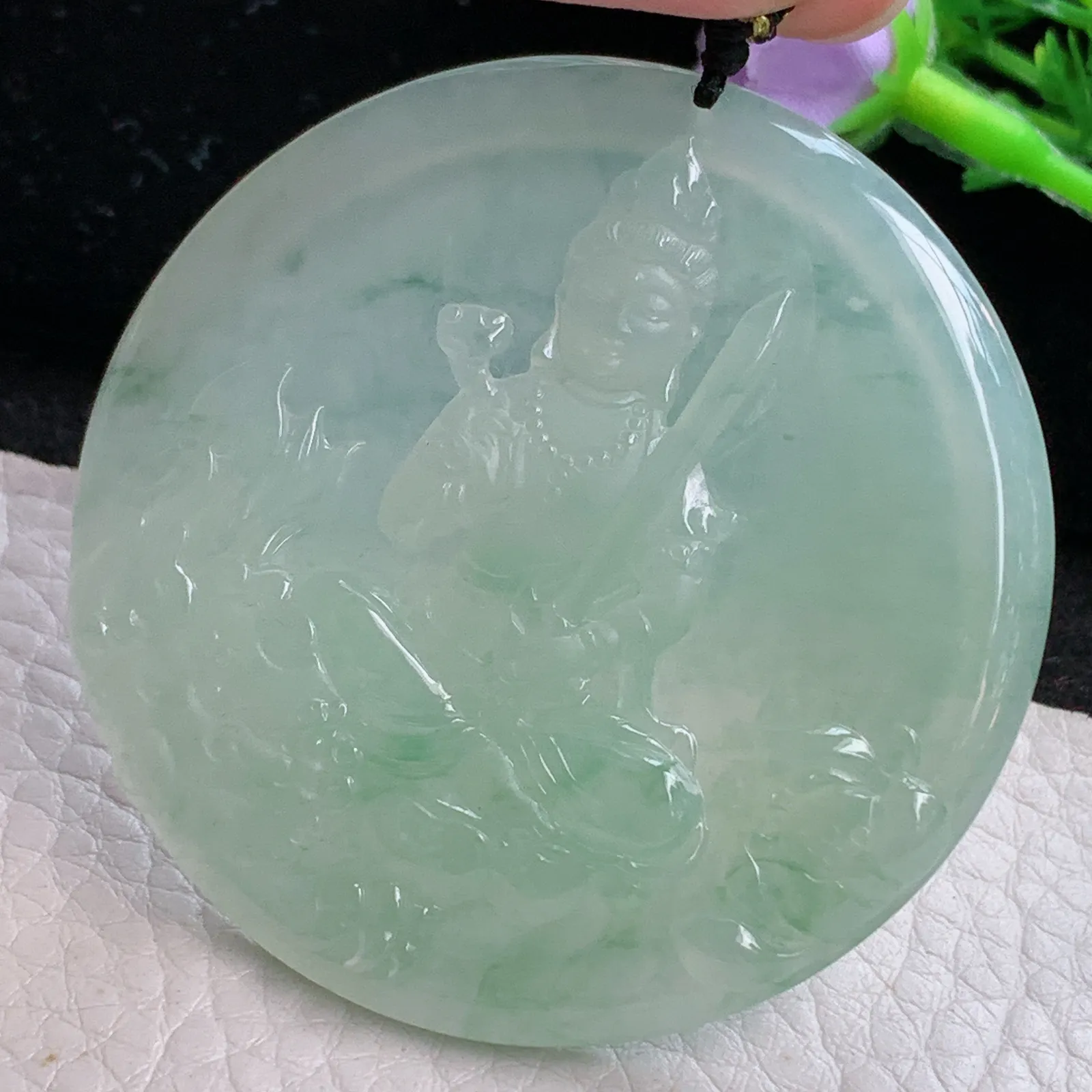 kh自然光53.5*5.5天然缅甸翡翠冰晴文殊菩萨圆牌玉吊坠 毛衣坠