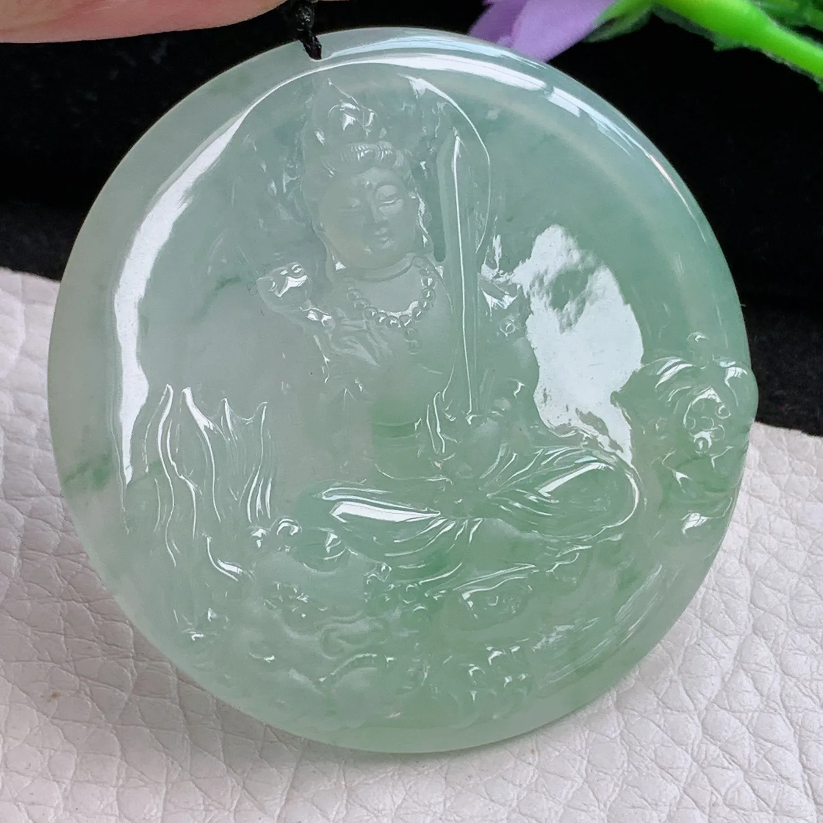 kh自然光53.5*5.5天然缅甸翡翠冰晴文殊菩萨圆牌玉吊坠 毛衣坠