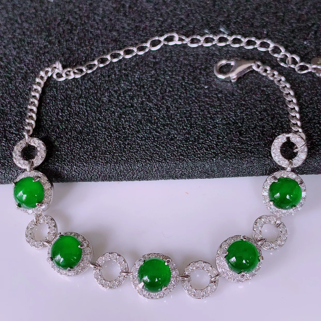 冰透满绿翡翠925银镶嵌手链，自然光实拍，翠色灵动，颜色漂亮，种老水足，品相佳，佩戴佳品！#97.2