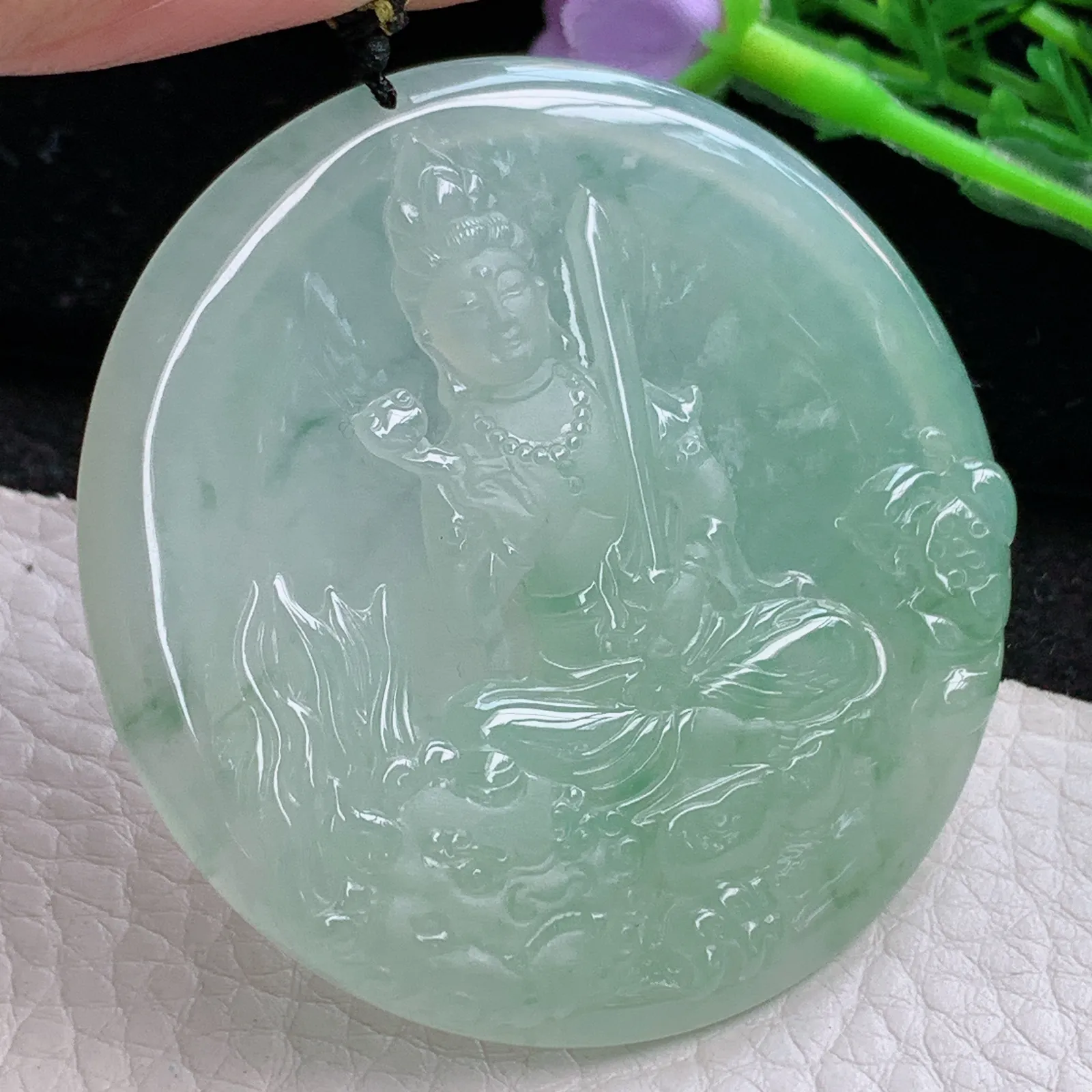 kh自然光53.5*5.5天然缅甸翡翠冰晴文殊菩萨圆牌玉吊坠 毛衣坠