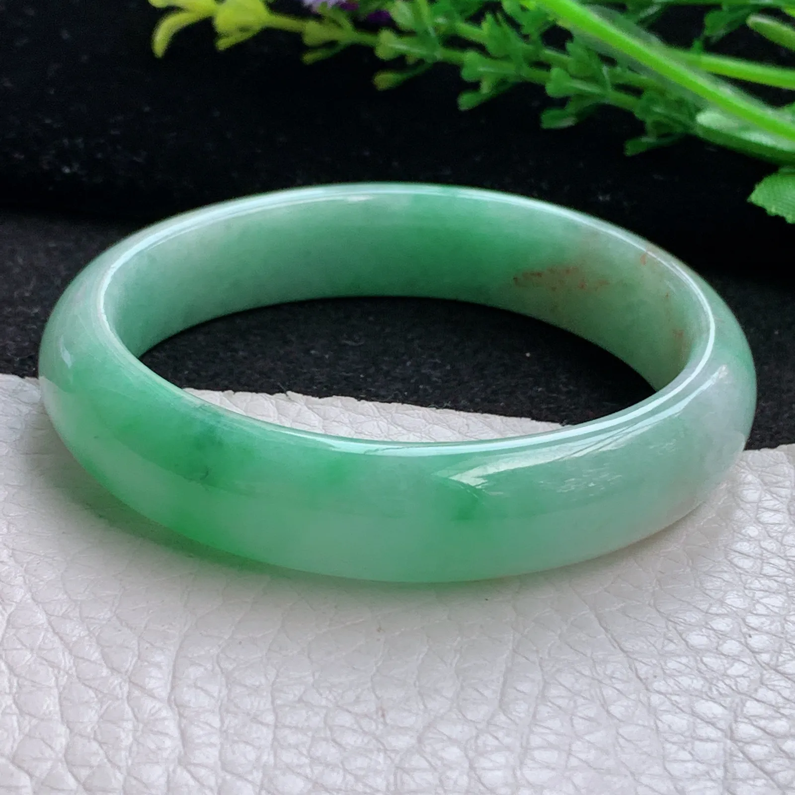 n自然光55*49*12.5*7贵妃镯 缅甸翡翠a货玉手镯三彩宽边玉手环