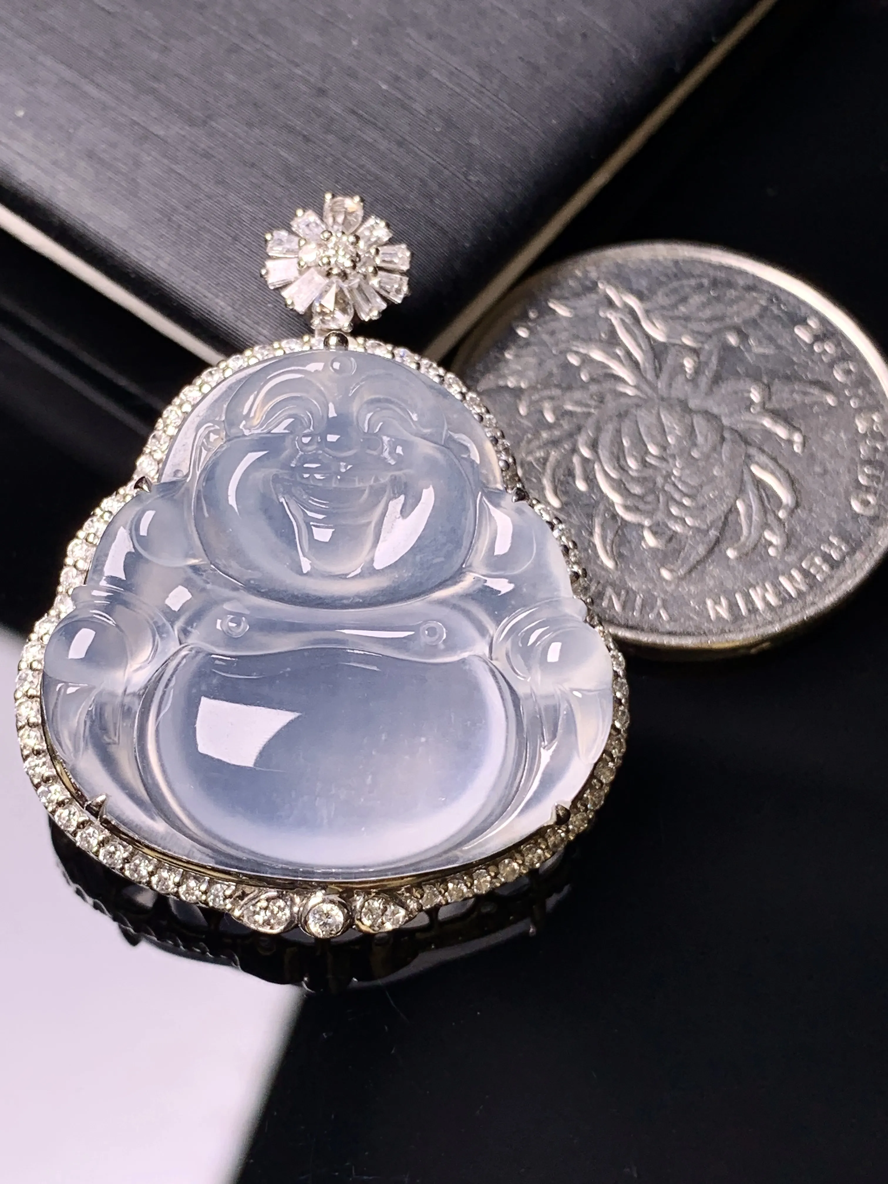 18k金钻镶嵌冰种佛公吊坠 玉质细腻 色泽清新艳丽  整体尺寸35*28.3*10