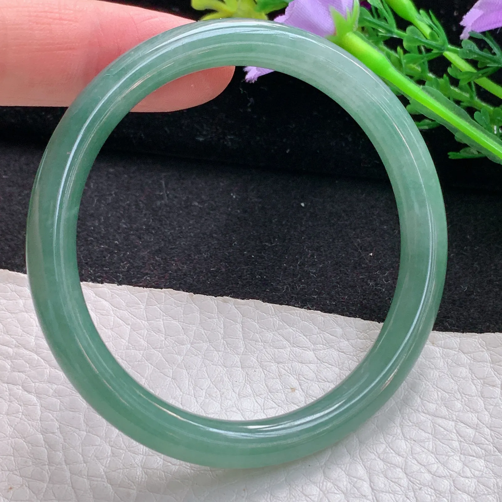 z自然光54.5*7.6*7.3叮当镯 缅甸翡翠a货玉手镯冰油绿圆条玉手环