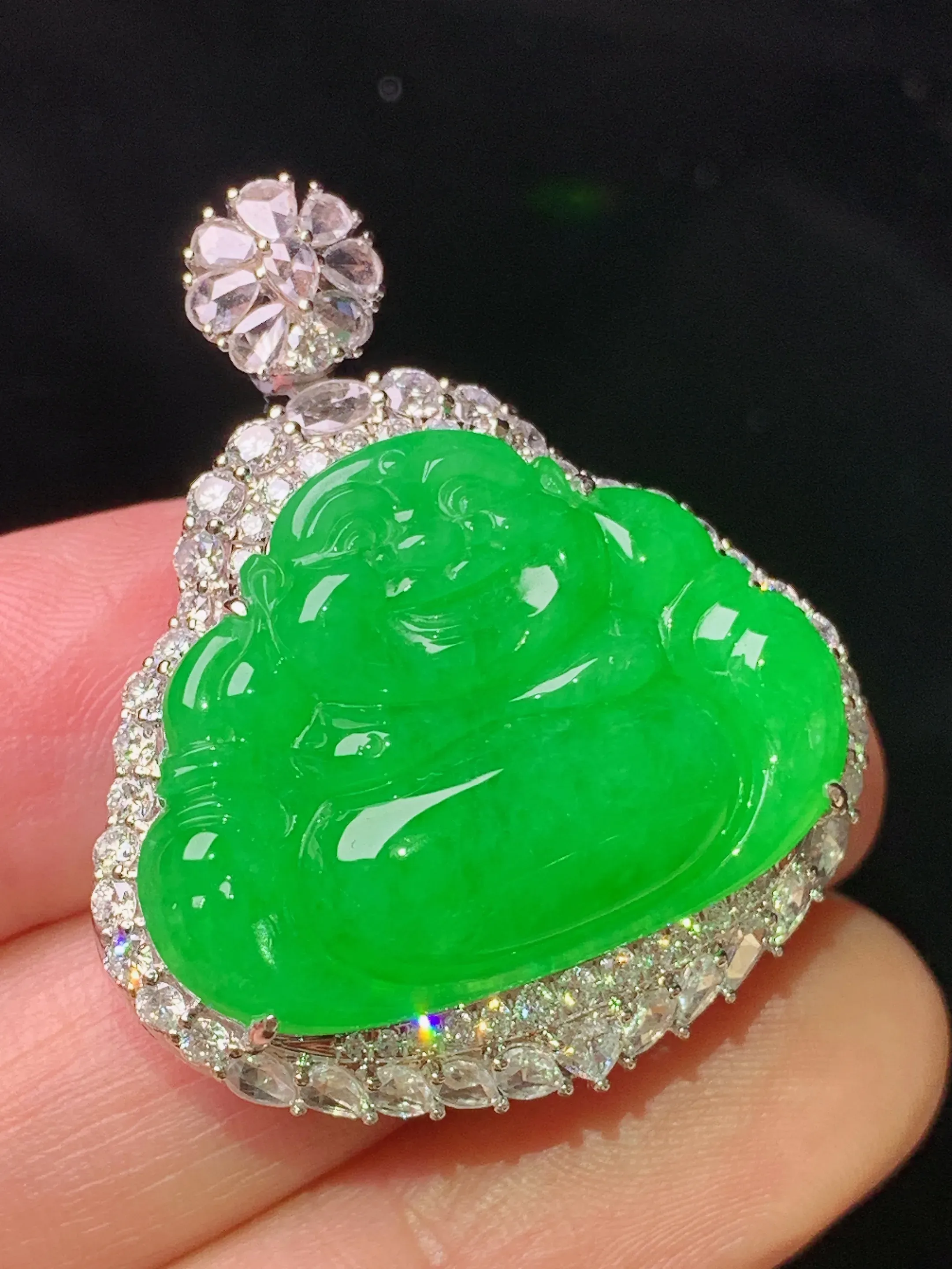 18k金钻镶嵌满绿佛公吊坠 玉质细腻 色泽清新艳丽  整体尺寸35.6*29.8*13.2