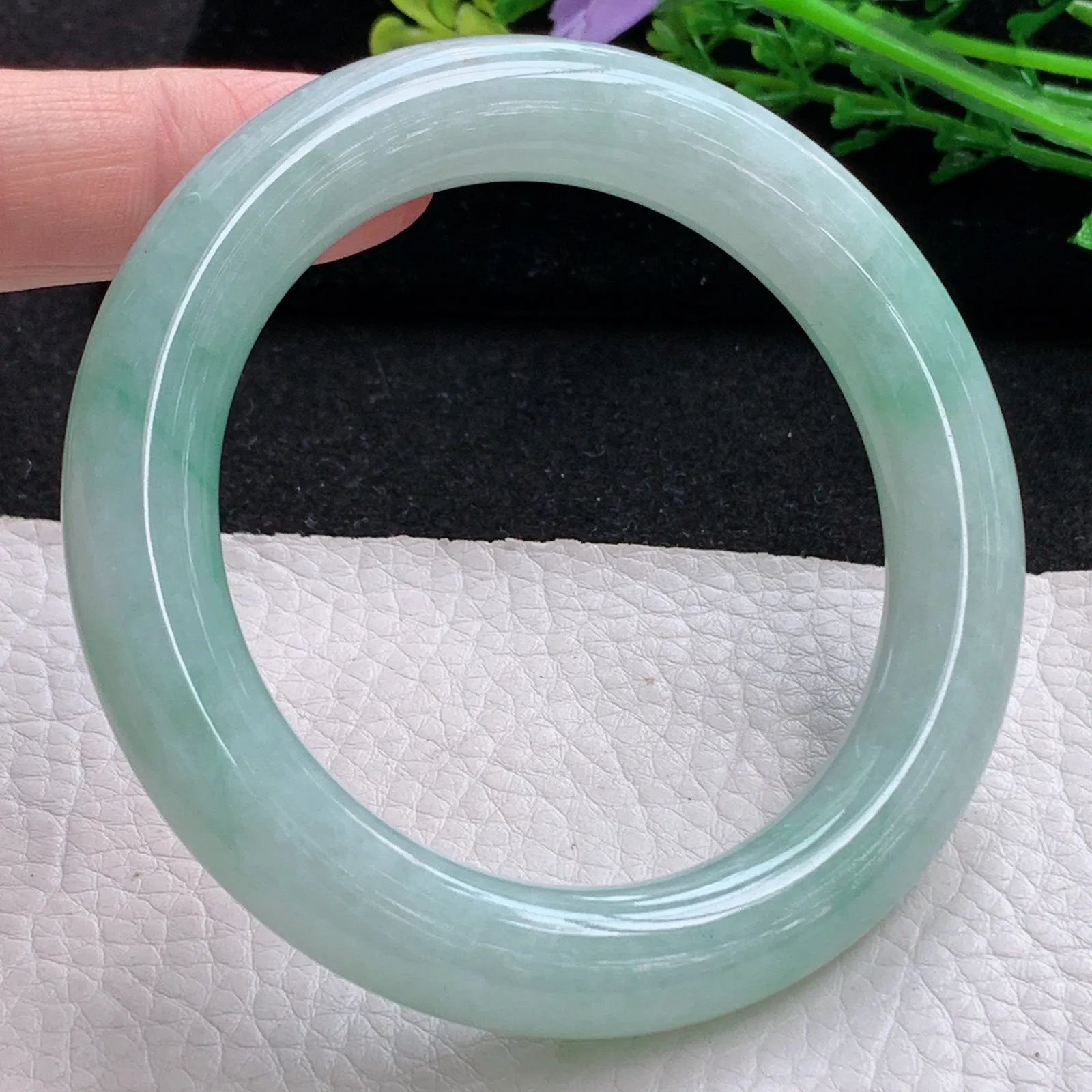 n自然光56.5*11.2*11.3胖圆镯 缅甸翡翠a货玉手镯清新圆条玉手环