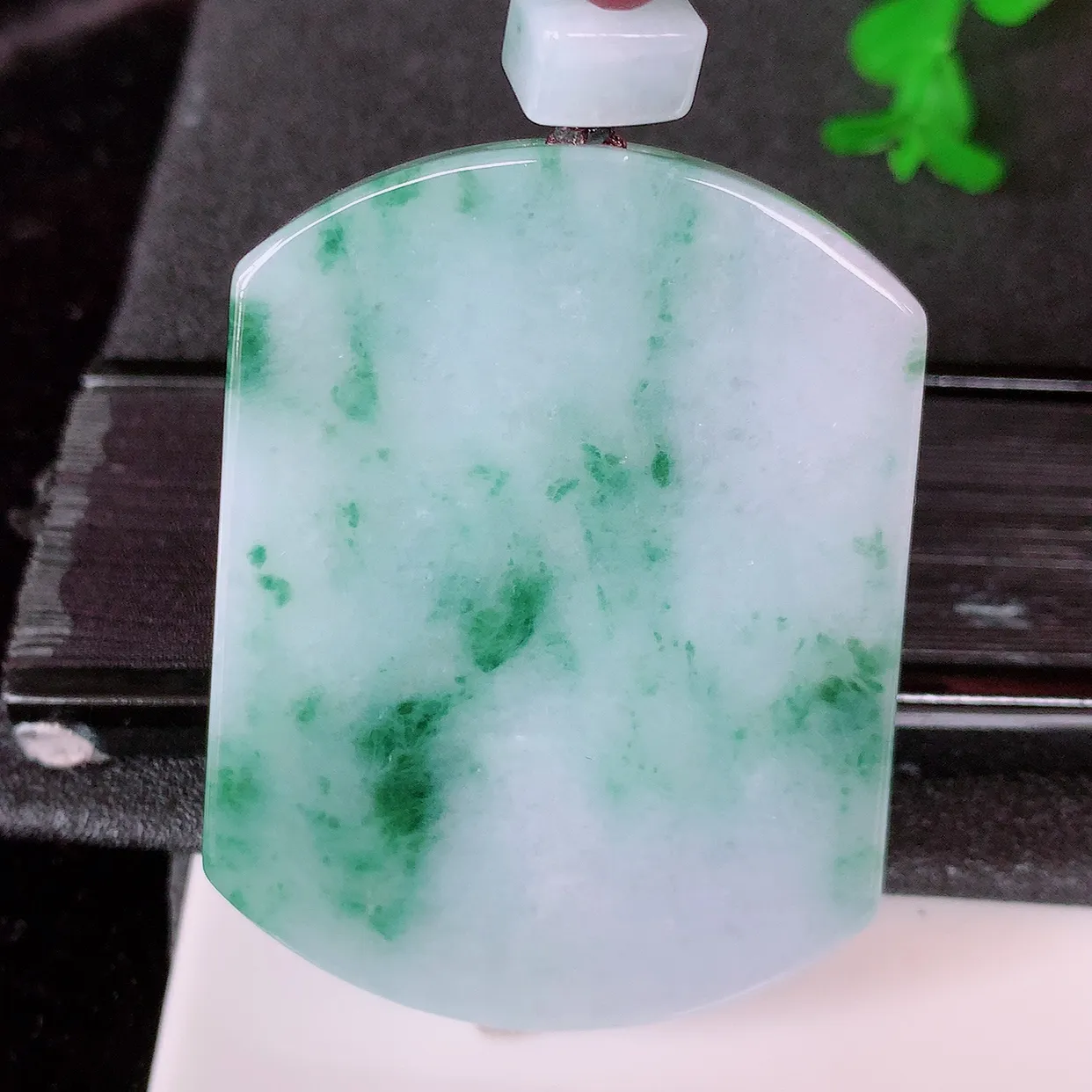 自然光实拍，冰润飘花翡翠平安无事牌吊坠，平平安安，无事牌翠色灵动，佩戴平安时尚！#46.29