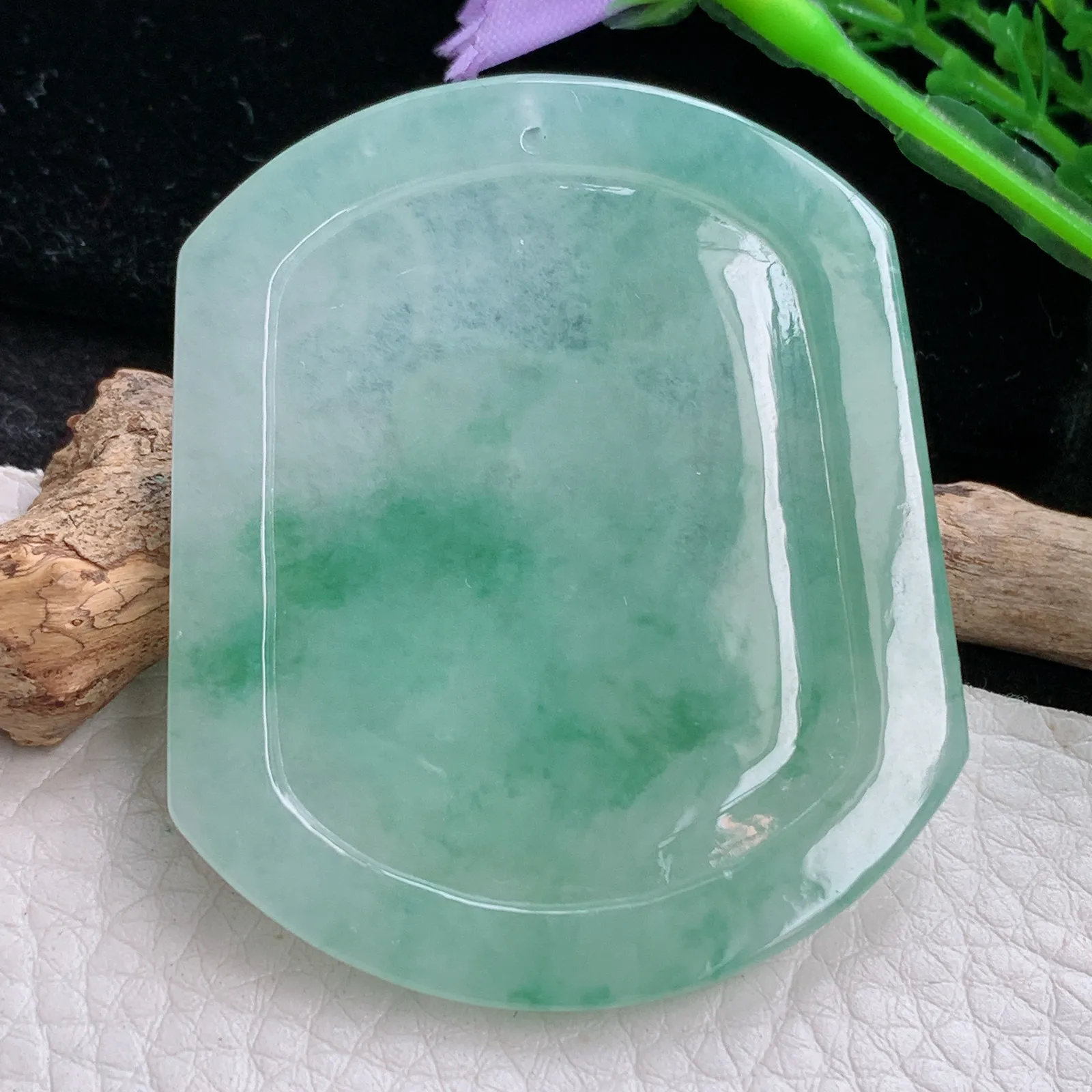 kh自然光54*46*4.5天然缅甸翡翠飘绿花腰缠万贯 年肖蛇玉吊坠 毛衣坠