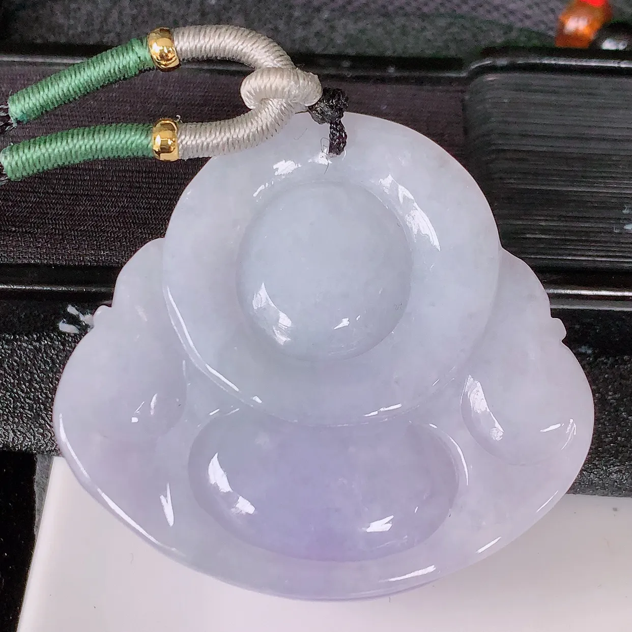 自然光实拍，大件厚装紫罗兰翡翠佛公吊坠，翡翠开心笑佛，种老水足，颜色漂亮，立体饱满圆润，佩戴效果赞#46.29