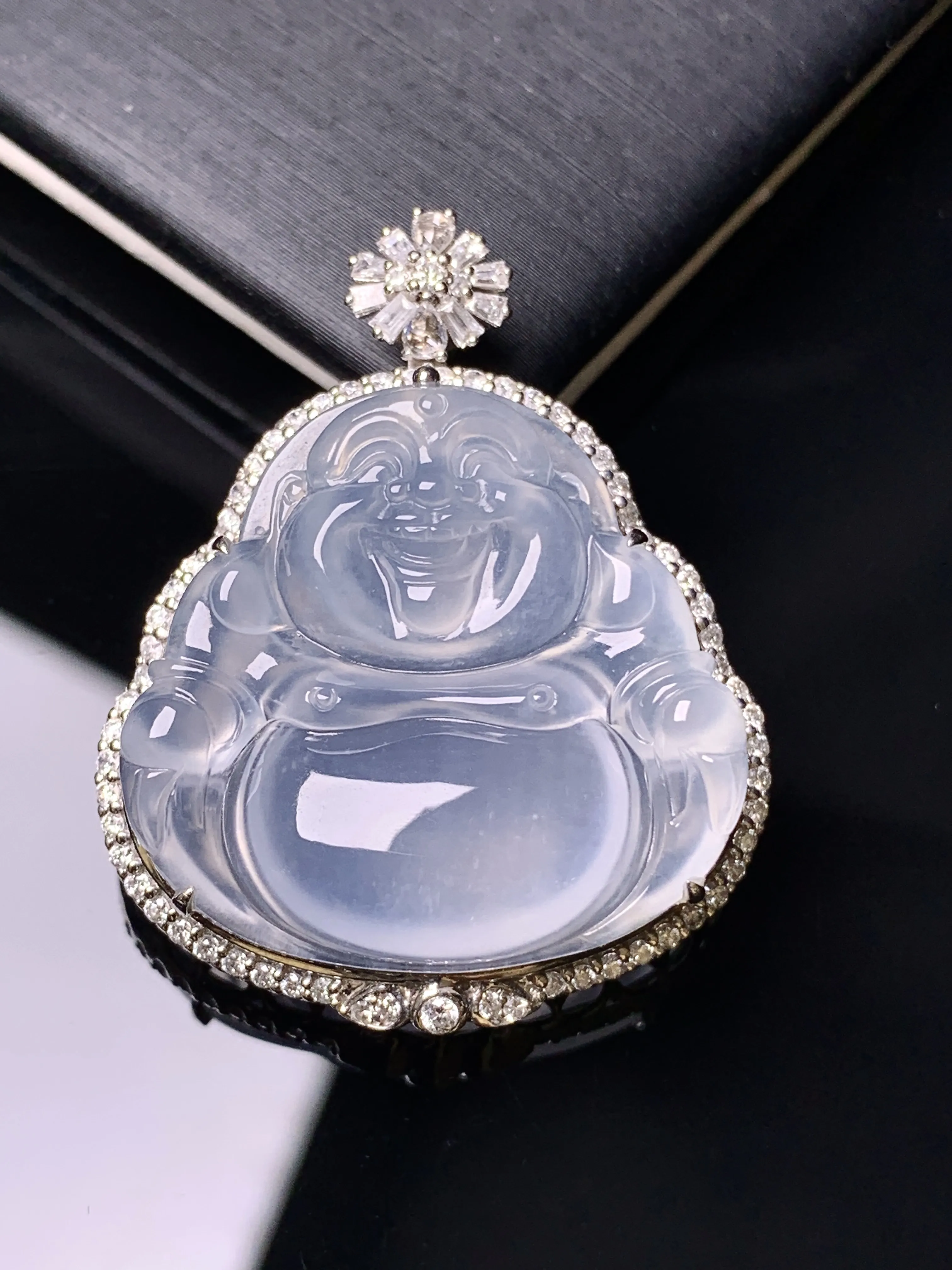 18k金钻镶嵌冰种佛公吊坠 玉质细腻 色泽清新艳丽  整体尺寸35*28.3*10