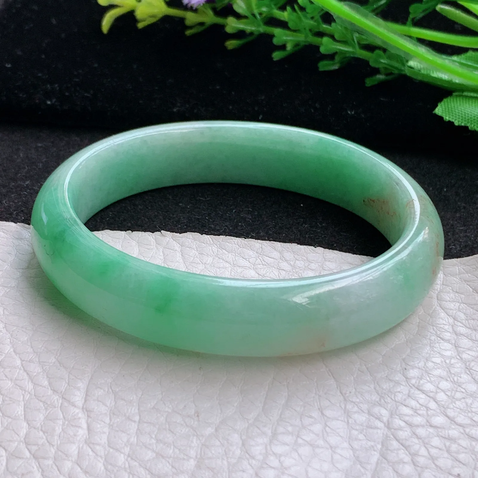 n自然光55*49*12.5*7贵妃镯 缅甸翡翠a货玉手镯三彩宽边玉手环