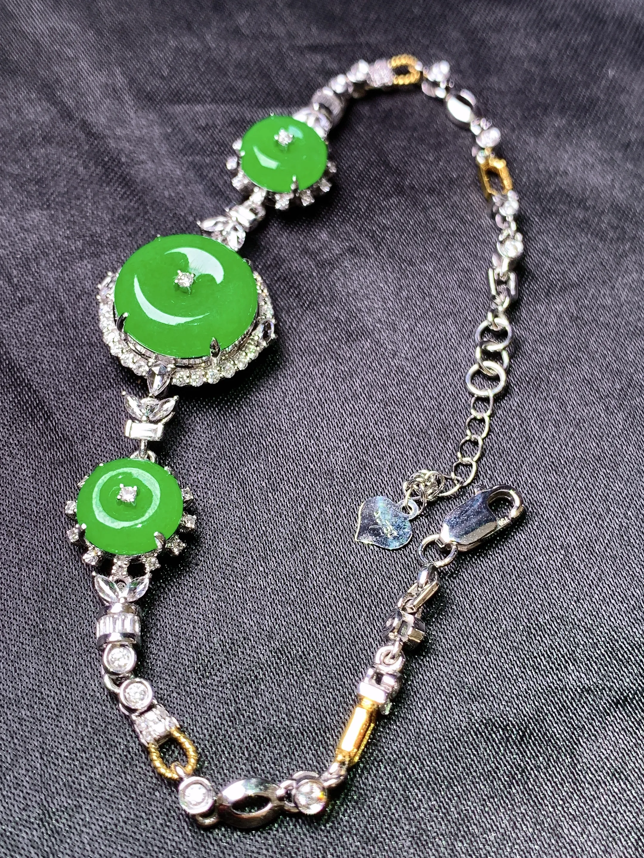 18k金钻镶嵌满绿平安扣手链 玉质细腻 色泽清新艳丽 裸石尺寸12*3