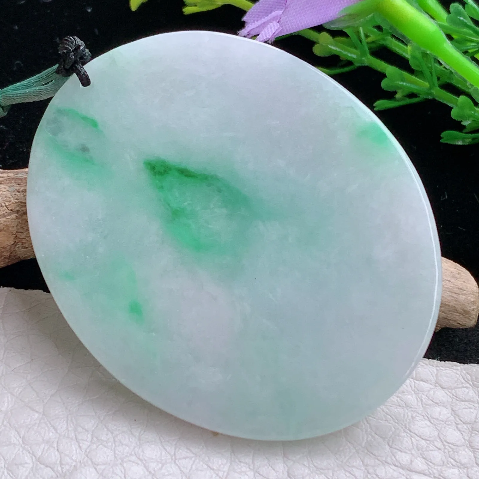 bg自然光53*44*6天然缅甸翡翠飘阳绿下山虎 生肖虎玉吊坠 毛衣坠