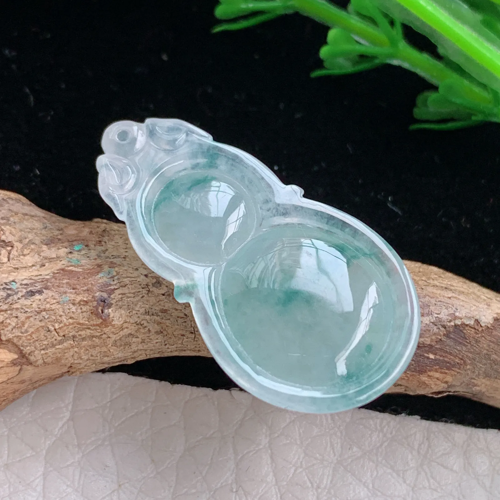 gp自然光你31.5*17*6.2天然缅甸翡翠冰胶饱满飘花葫芦 玉葫芦玉吊坠