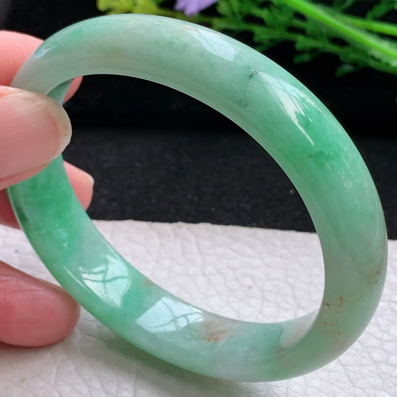 n自然光55*49*12.5*7贵妃镯 缅甸翡翠a货玉手镯三彩宽边玉手环