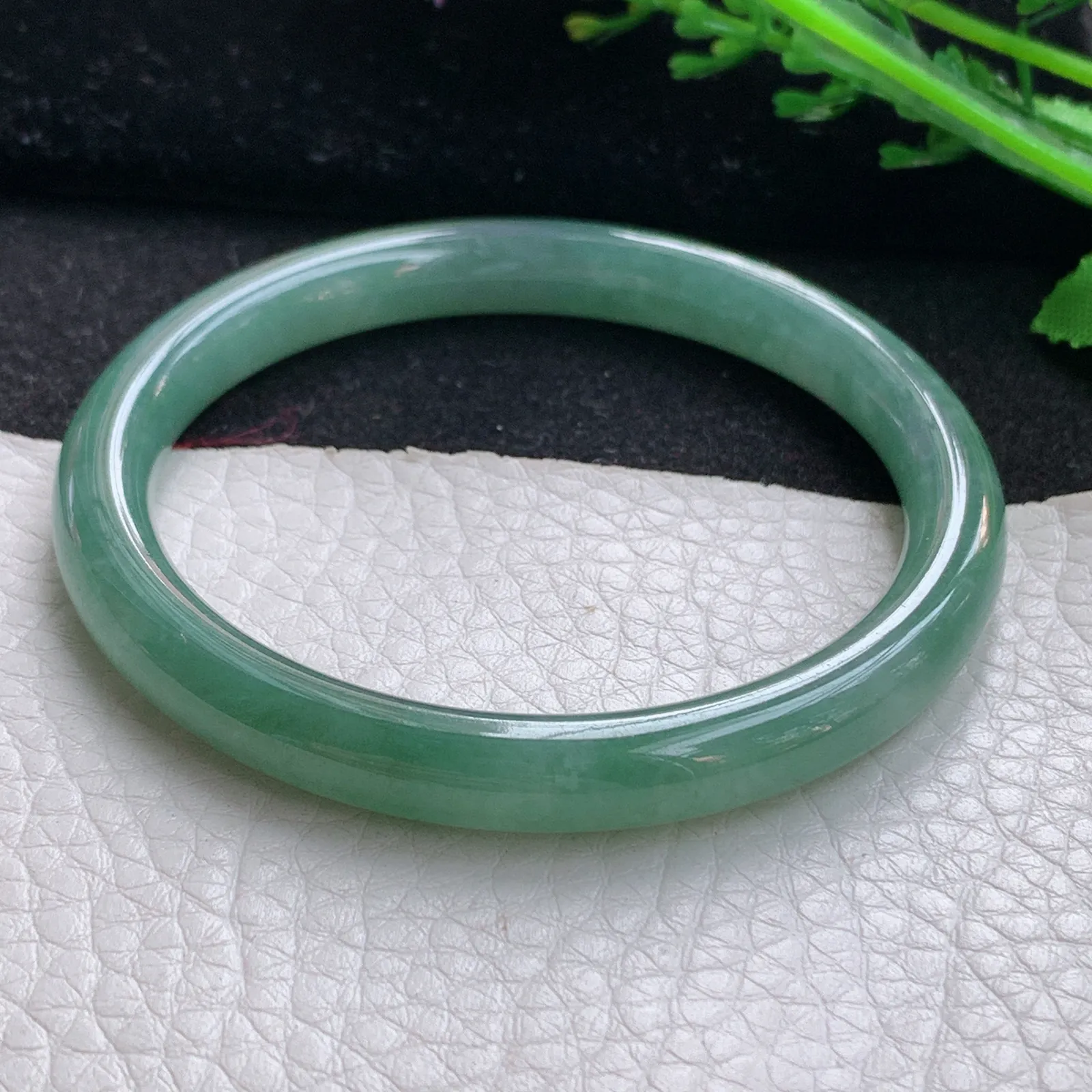 z自然光54.5*7.6*7.3叮当镯 缅甸翡翠a货玉手镯冰油绿圆条玉手环