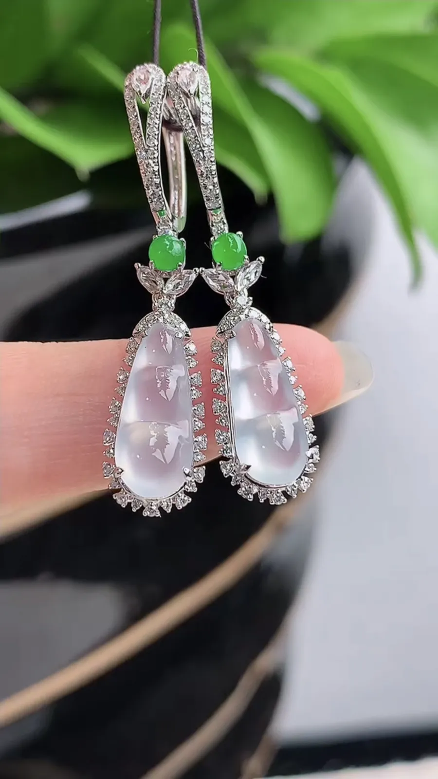 a货翡翠老坑冰种18K金伴钻镶嵌白月光四季豆福豆平安豆耳坠 尺寸13.5×5.7×5.8mm 重量3