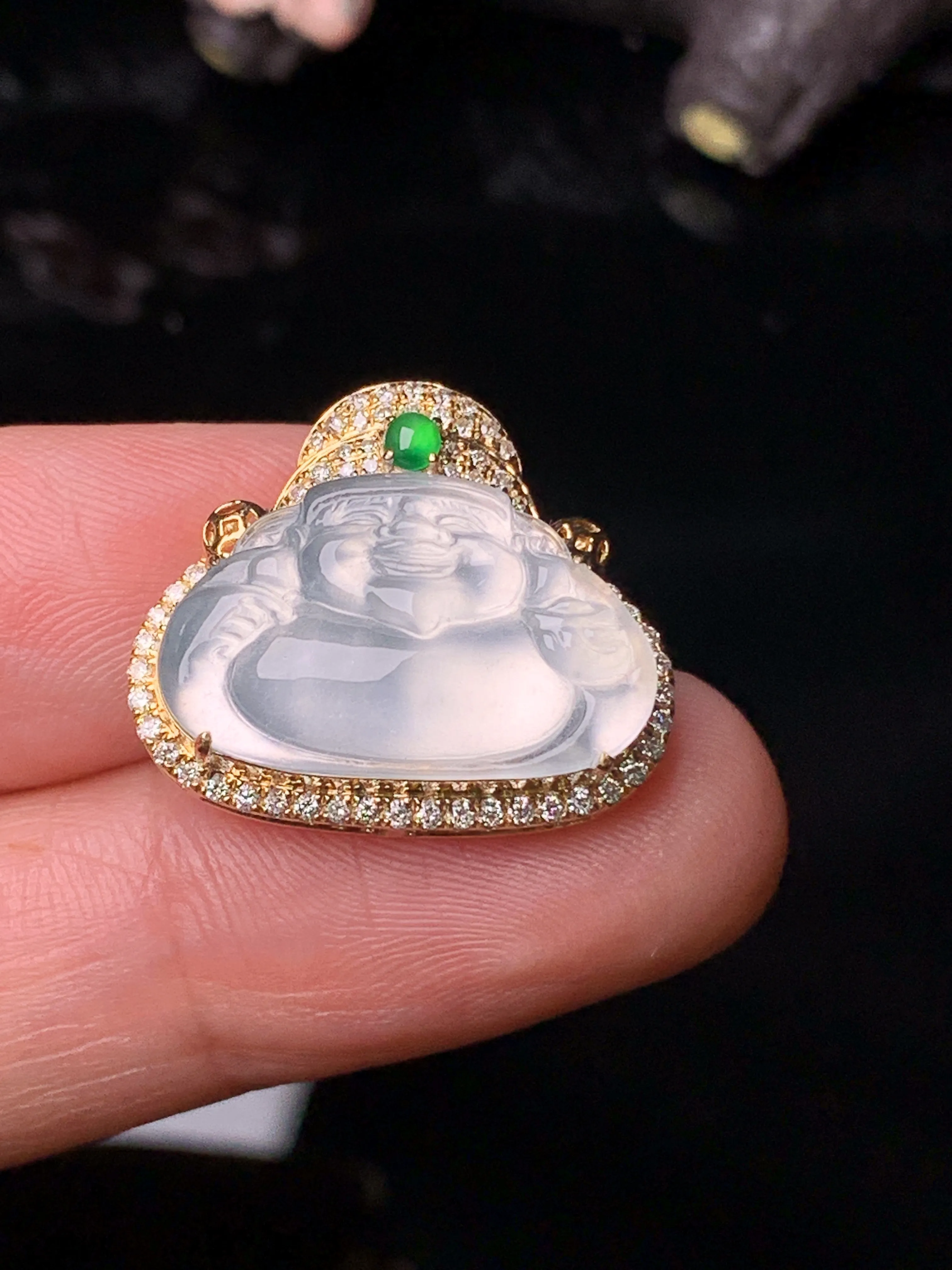 18k金钻镶嵌冰种财神吊坠 玉质细腻 色泽清新艳丽  整体尺寸18.3*20.8*7