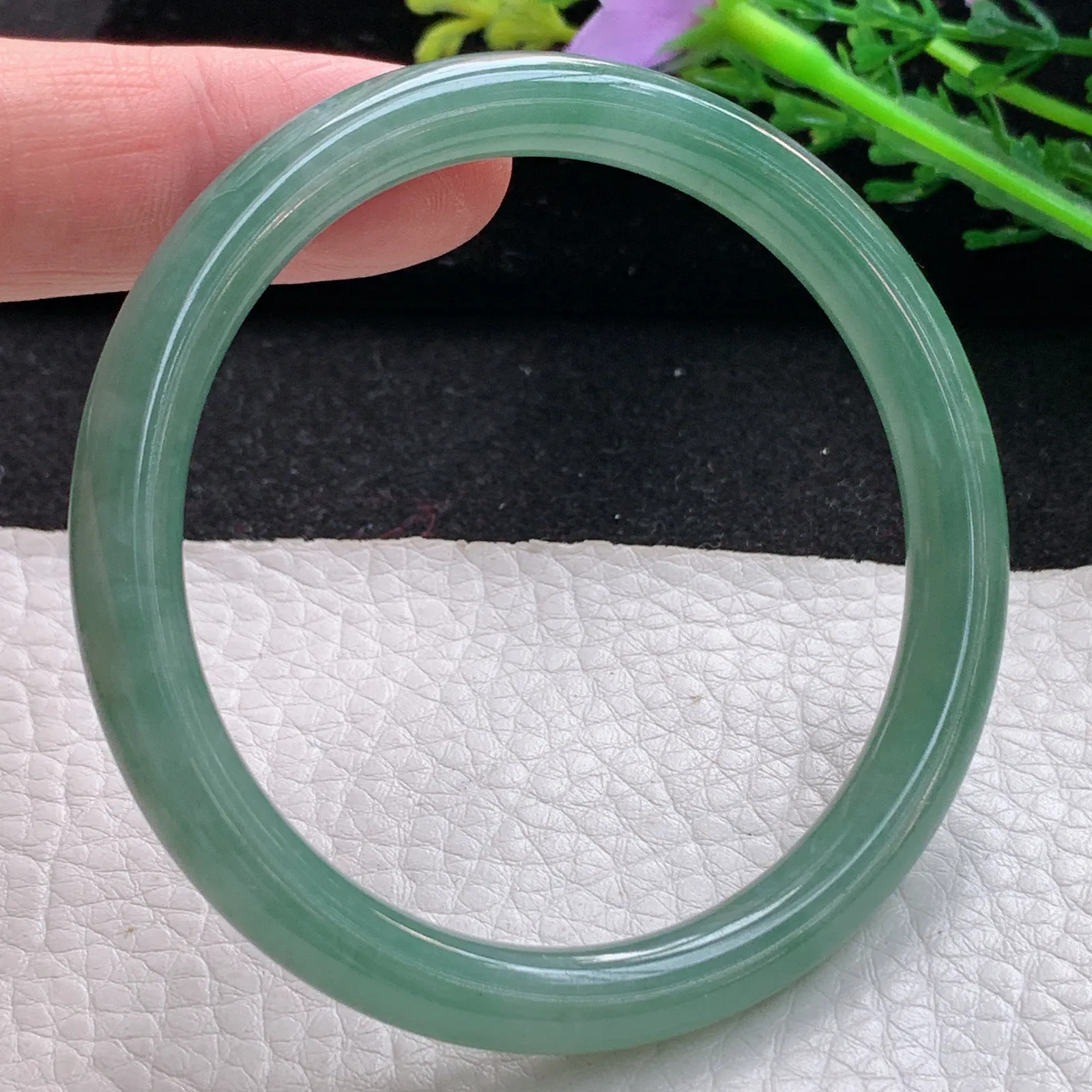 z自然光54.5*7.6*7.3叮当镯 缅甸翡翠a货玉手镯冰油绿圆条玉手环