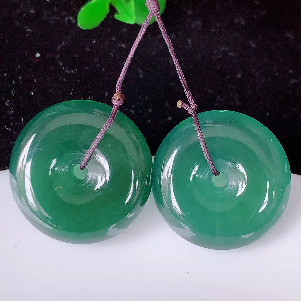 自然光实拍，冰种满色翡翠一对平安扣吊坠，品相佳，美感十足，寓意平平安安，平安扣佩戴精美时尚！#49.29