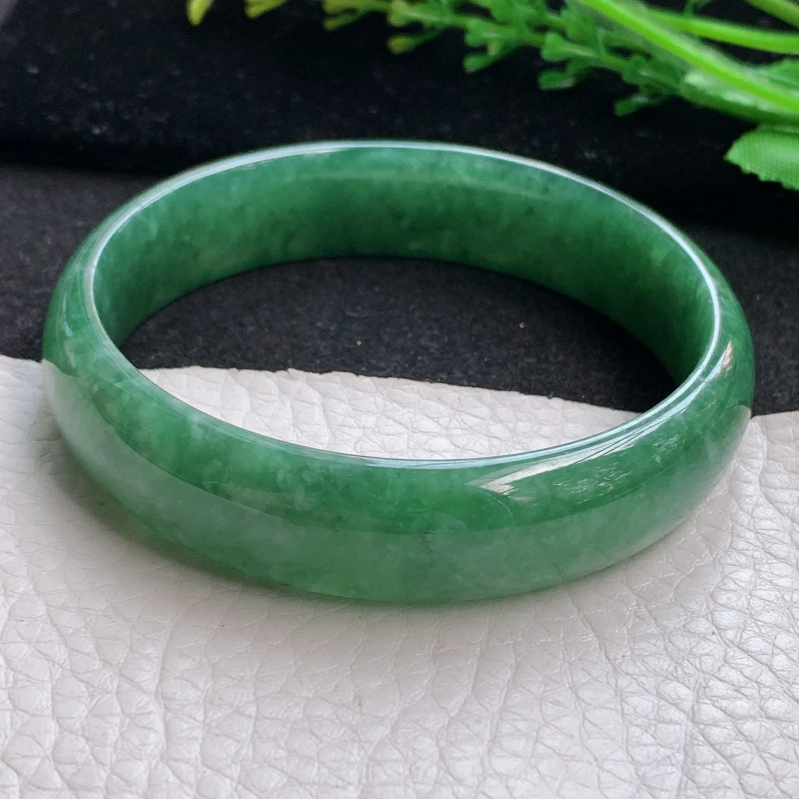 n自然光59*14*6.2平安镯 缅甸翡翠a货玉手镯满绿宽边玉手环