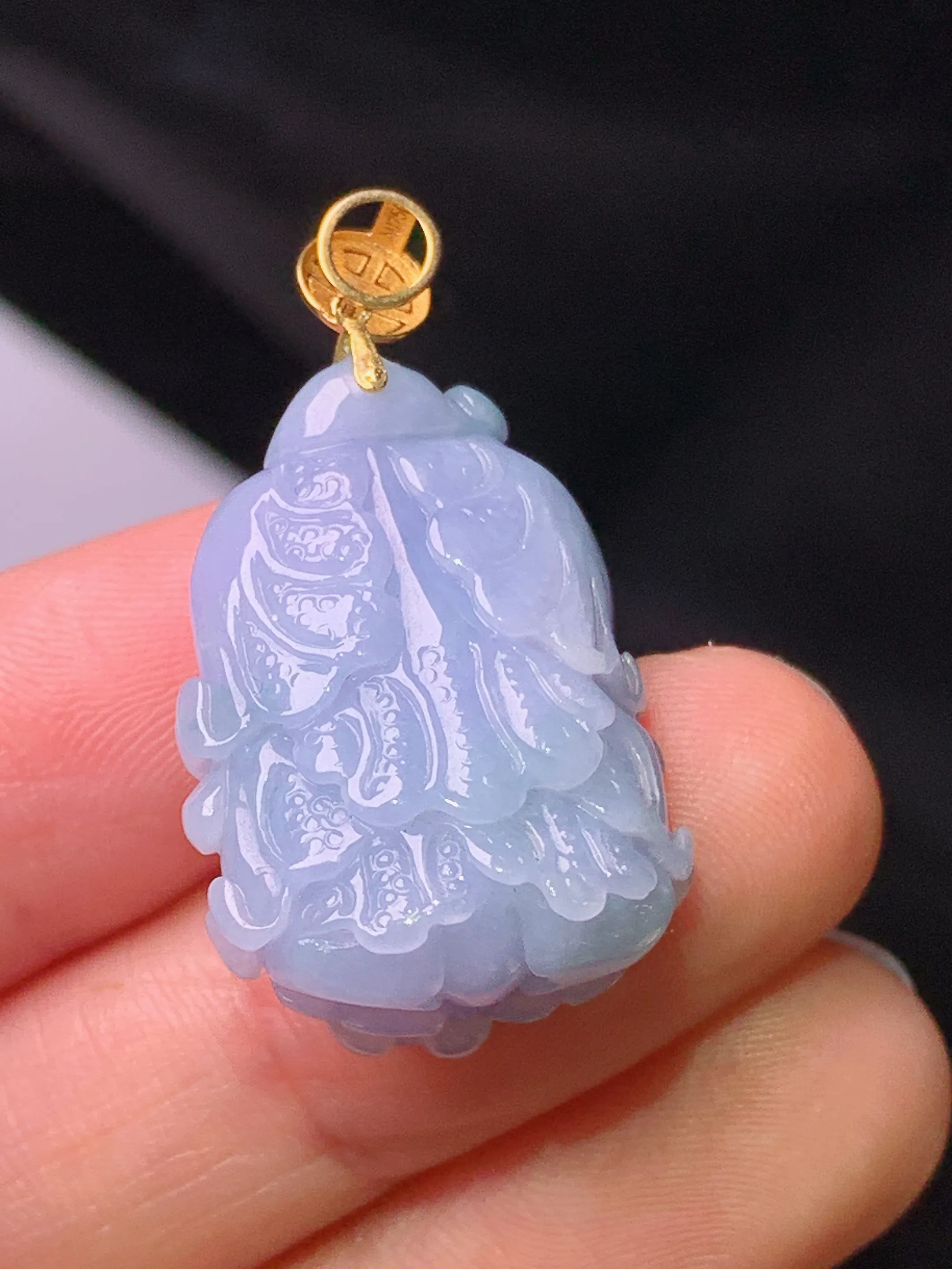 18k金镶嵌紫罗兰白菜吊坠 玉质细腻 色泽清新艳丽  整体尺寸32.5*17.6*12.5