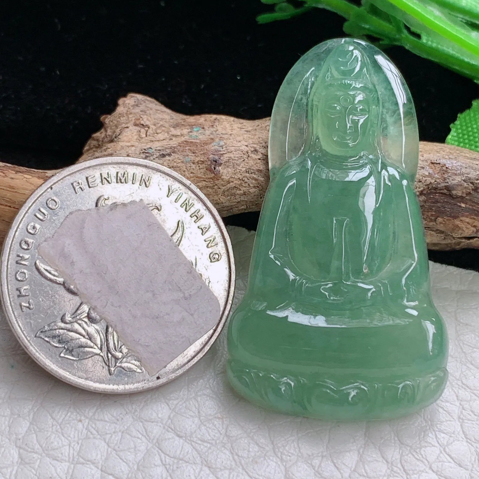 gp自然光41.6*23.6*4.6天然缅甸翡翠冰油绿玉扣素衣观音 玉观音玉吊坠