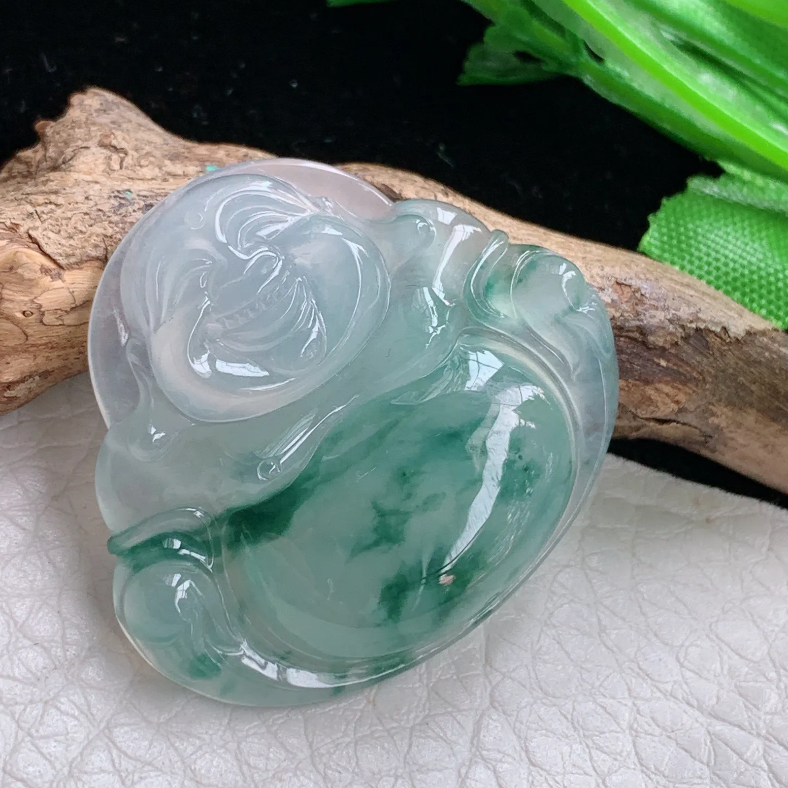 gp自然光31.6*35.2*6天然缅甸翡翠冰胶饱满飘花佛公 弥勒佛玉吊坠