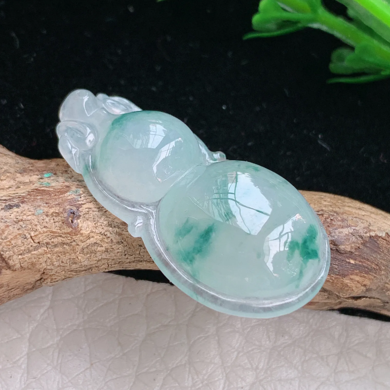 gp自然光你31.5*17*6.2天然缅甸翡翠冰胶饱满飘花葫芦 玉葫芦玉吊坠