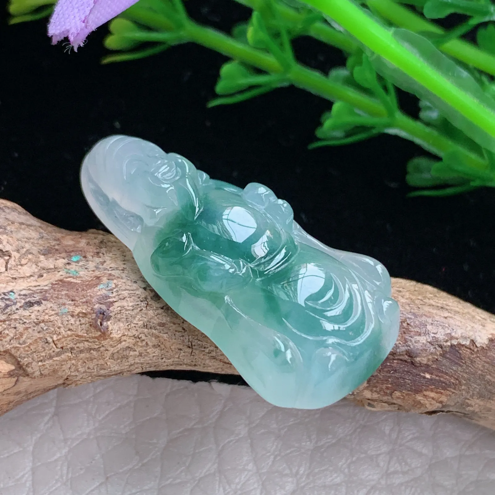 gp自然光30.9*15.7*6天然缅甸翡翠冰胶飘花立体财神爷 财爷玉吊坠