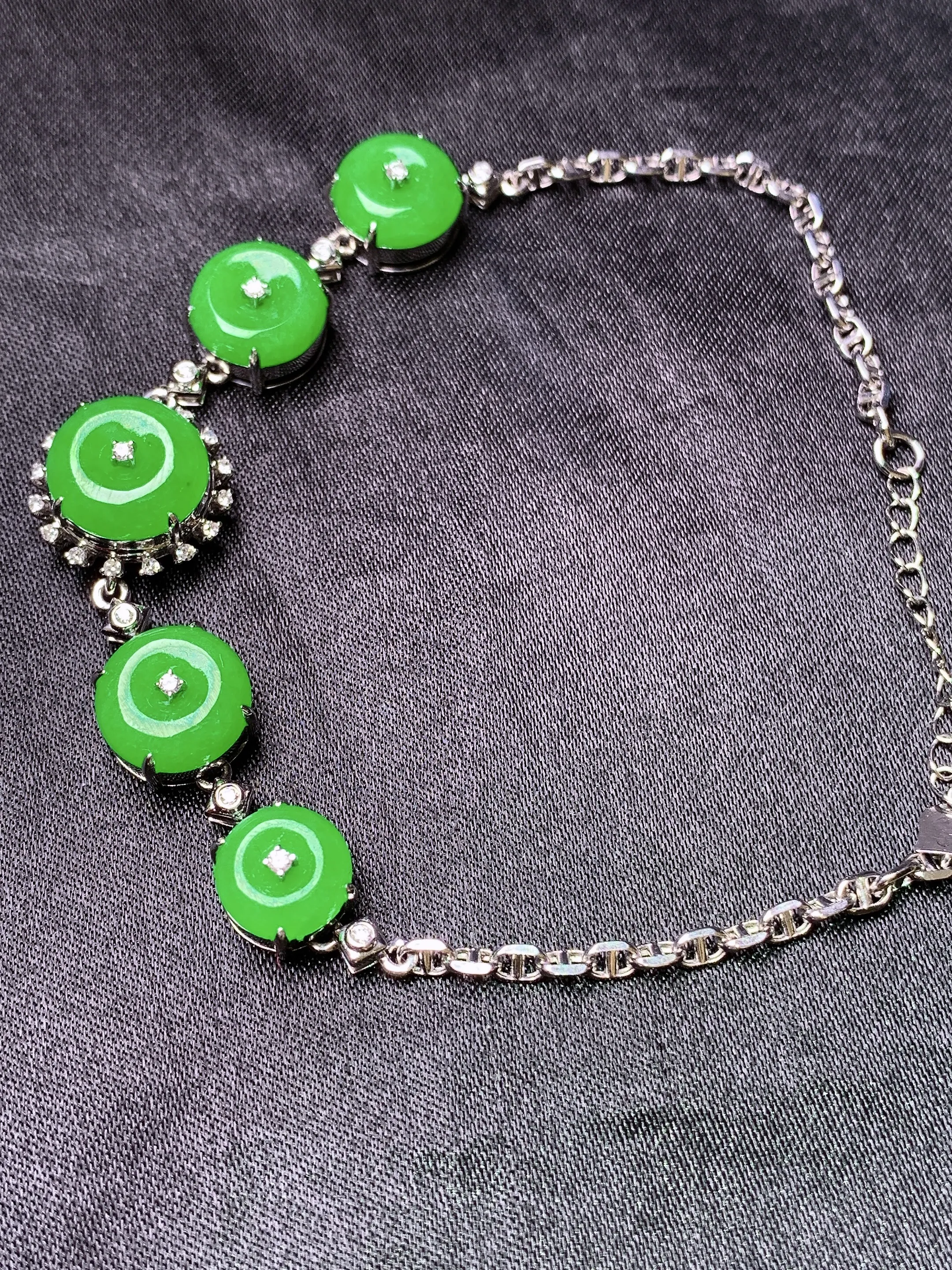 18k金钻镶嵌满绿平安扣手链 玉质细腻 色泽清新艳丽 整体尺寸72*12.6*6.5